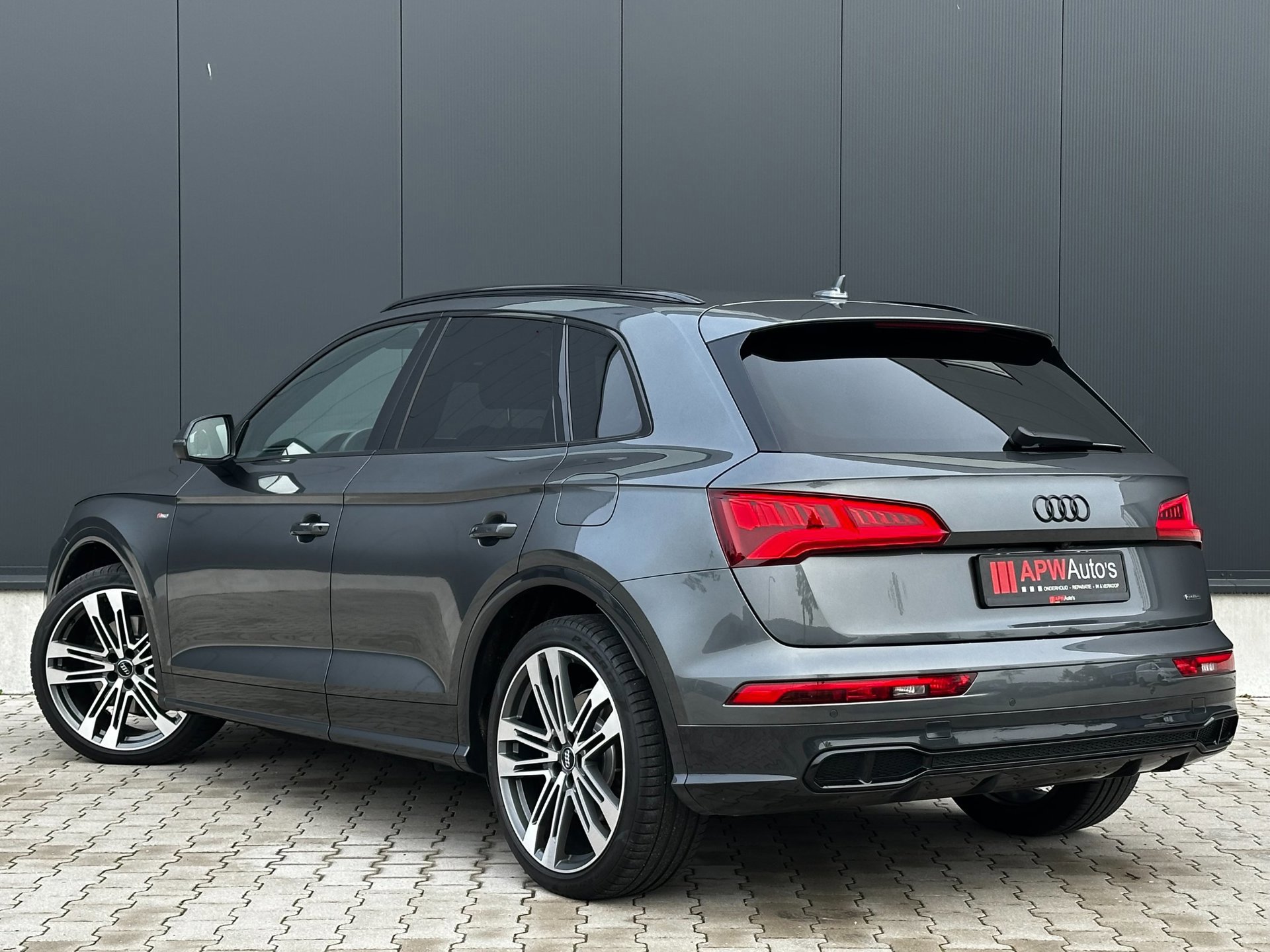 Audi Q5 55 TFSI e quattro Competition S-Line (2020), foto 8