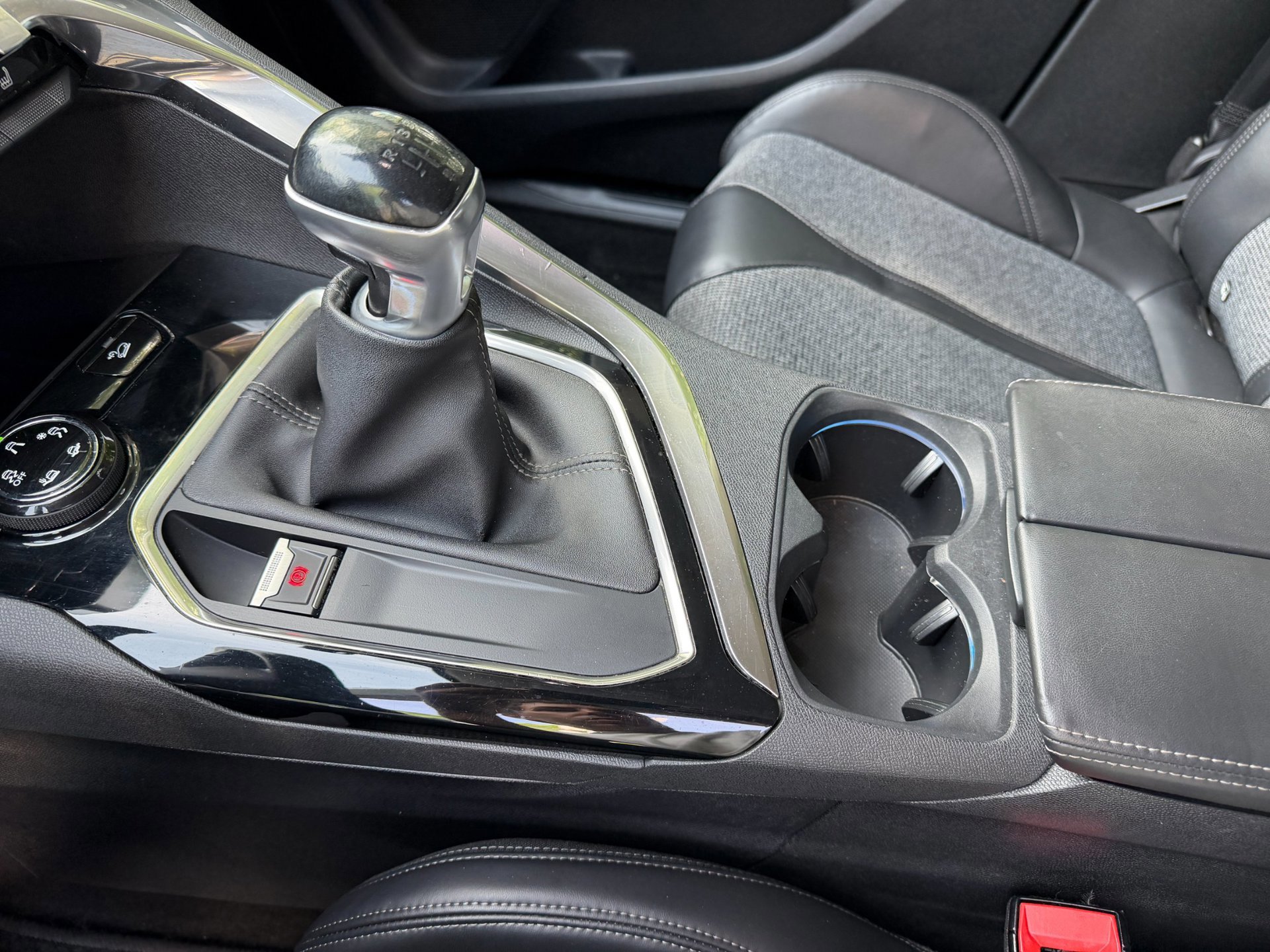 Peugeot 3008 1.2 PureTech Allure Parelmour wit (2018), foto 105