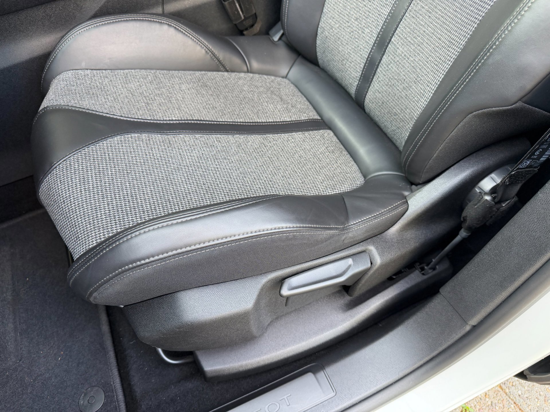 Peugeot 3008 1.2 PureTech Allure Parelmour wit (2018), foto 202