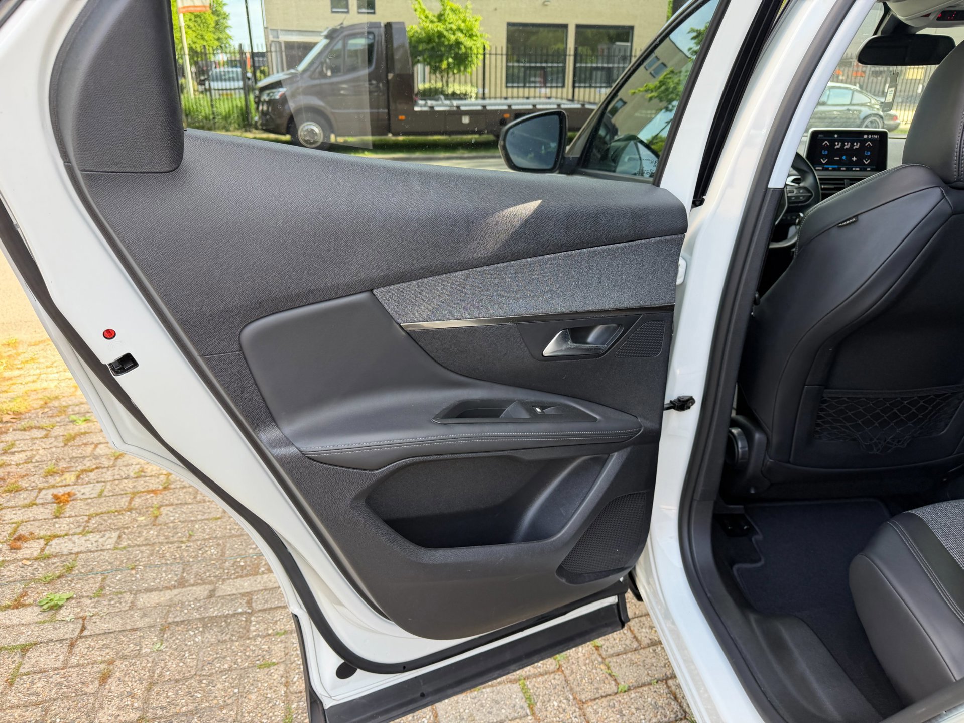 Peugeot 3008 1.2 PureTech Allure Parelmour wit (2018), foto 45
