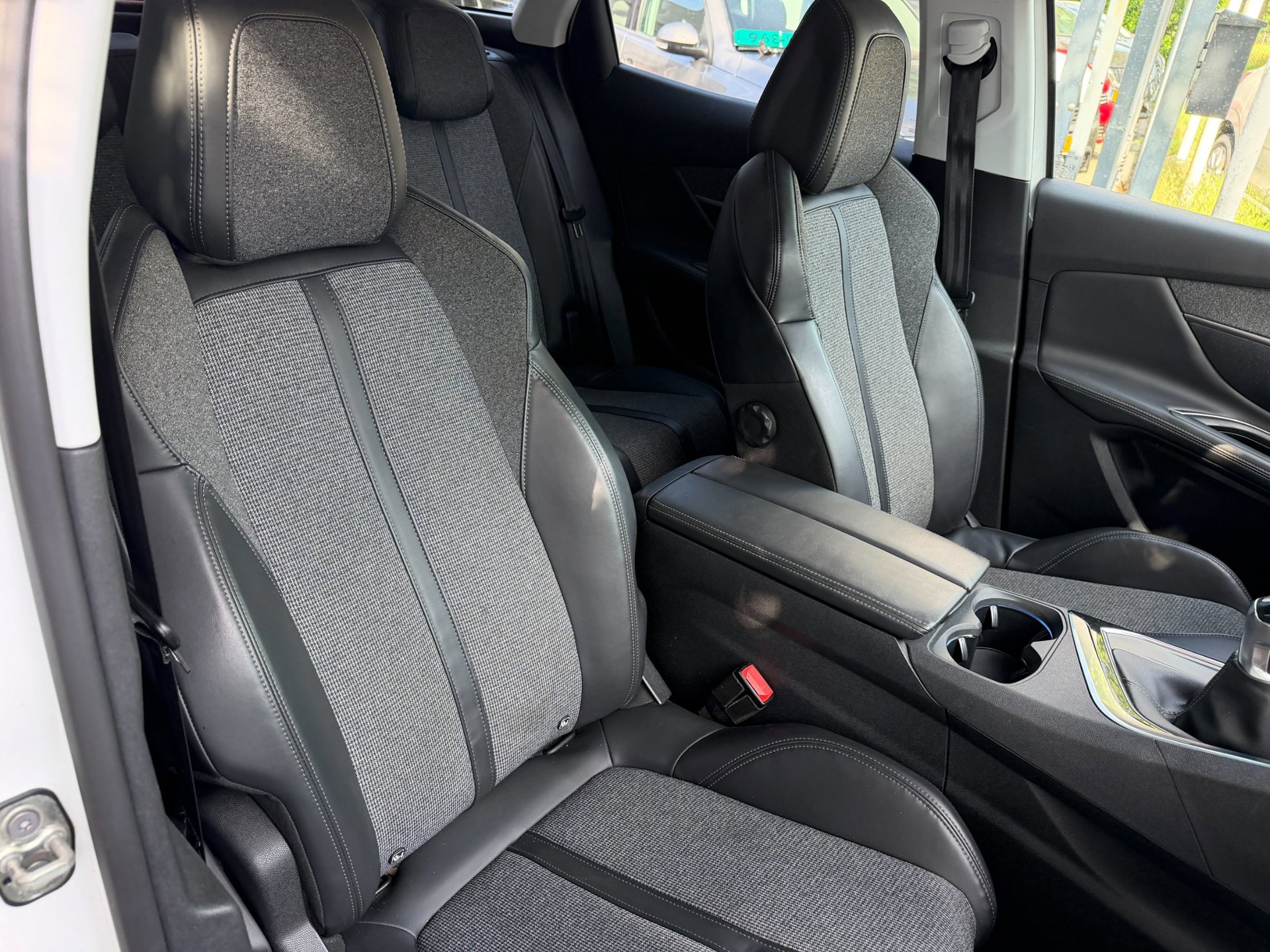 Peugeot 3008 1.2 PureTech Allure Parelmour wit (2018), foto 68