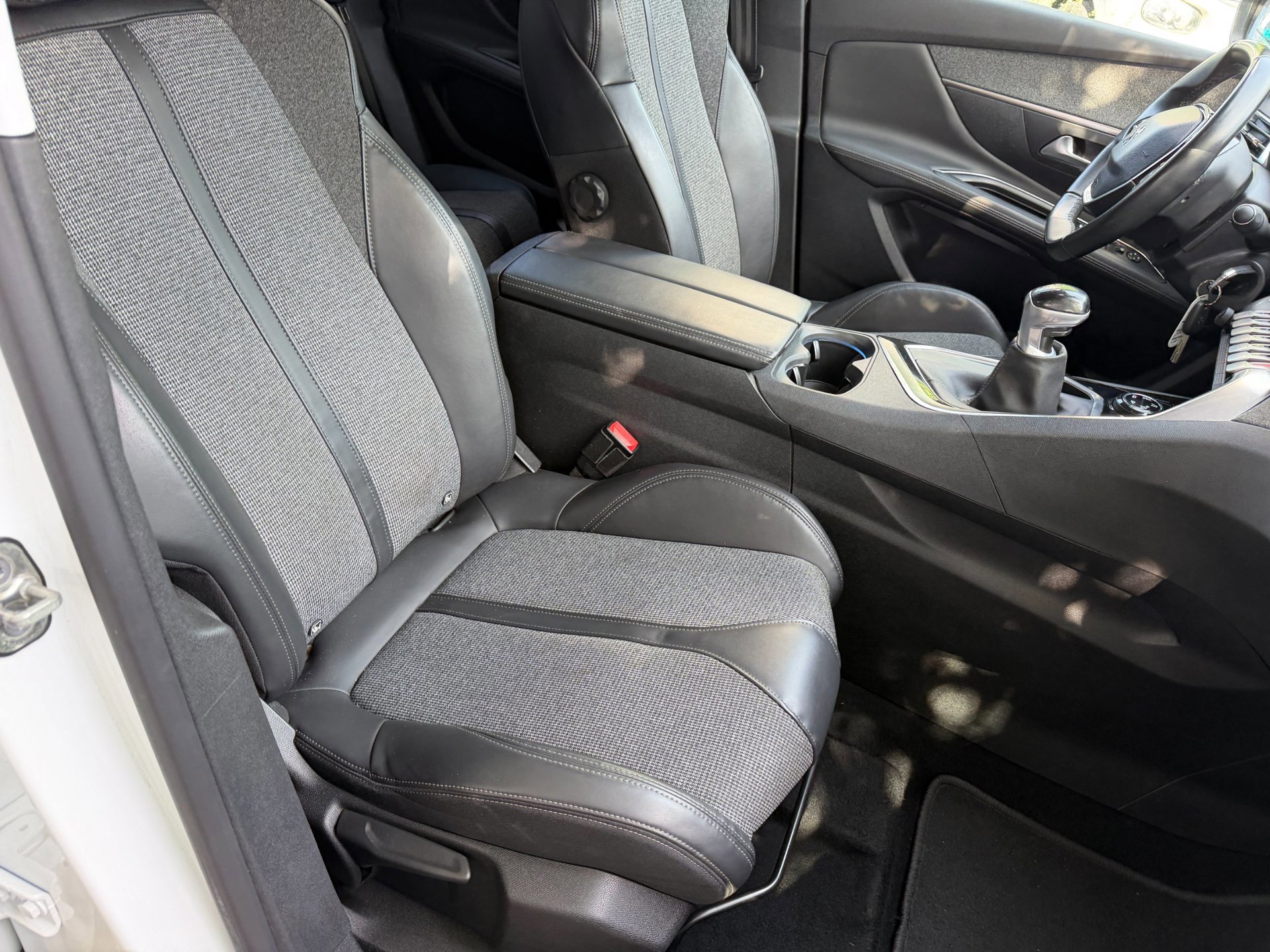 Peugeot 3008 1.2 PureTech Allure Parelmour wit (2018), foto 75