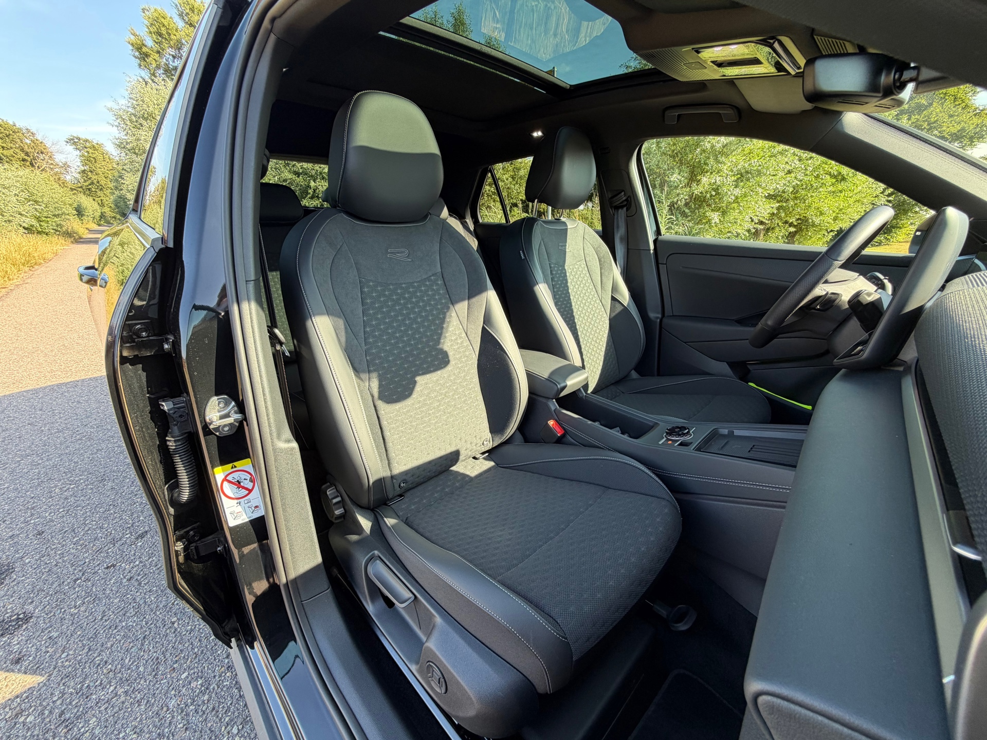 Volkswagen T-Roc 1.5 eTsi R-Line First Edit (2026), foto 2