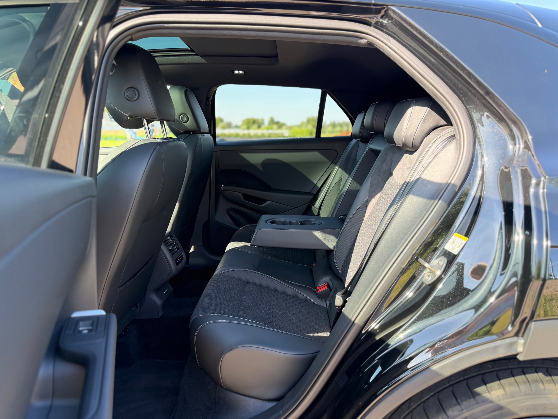 Volkswagen T-Roc 1.5 eTsi R-Line First Edit (2026), foto 22