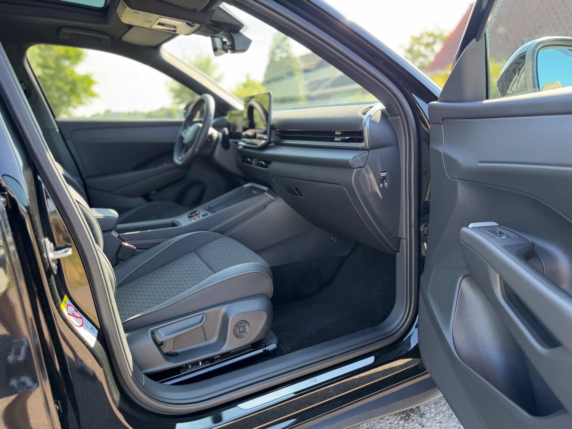 Volkswagen T-Roc 1.5 eTsi R-Line First Edit (2026), foto 26