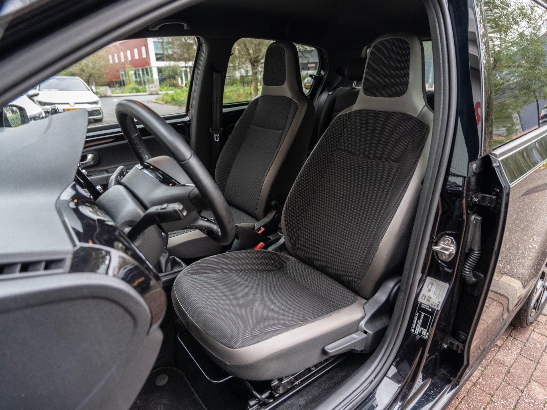 Volkswagen Up! 1.0 high BlueMotion (2016), foto 13