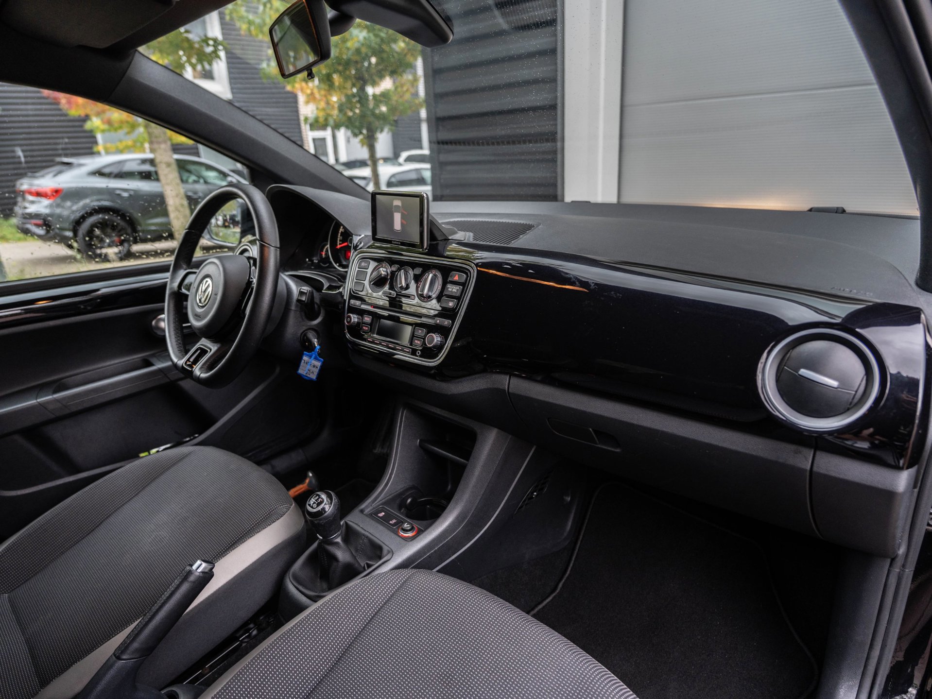 Volkswagen Up! 1.0 high BlueMotion (2016), foto 16
