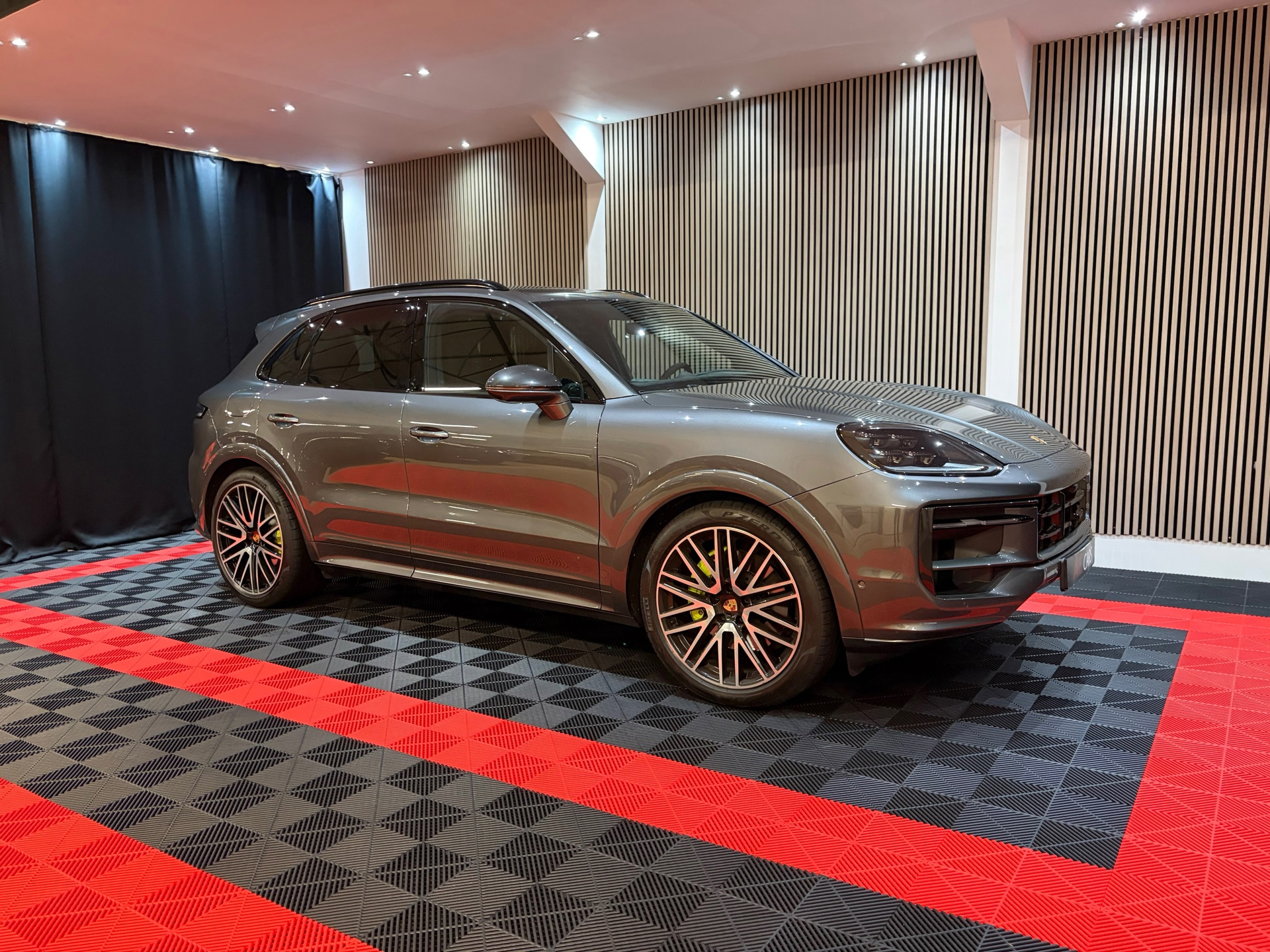 Porsche Cayenne E-hybrid Sport Chrono (2024), foto 1