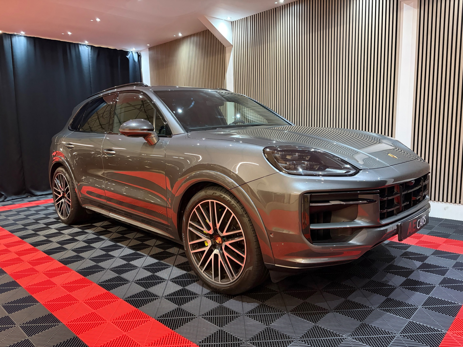 Porsche Cayenne E-hybrid Sport Chrono (2024), foto 2