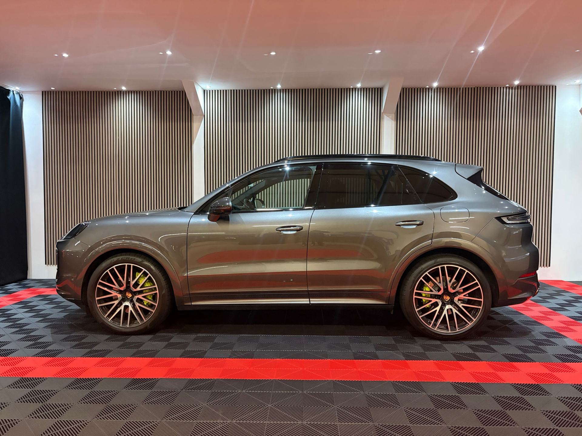 Porsche Cayenne E-hybrid Sport Chrono (2024), foto 13
