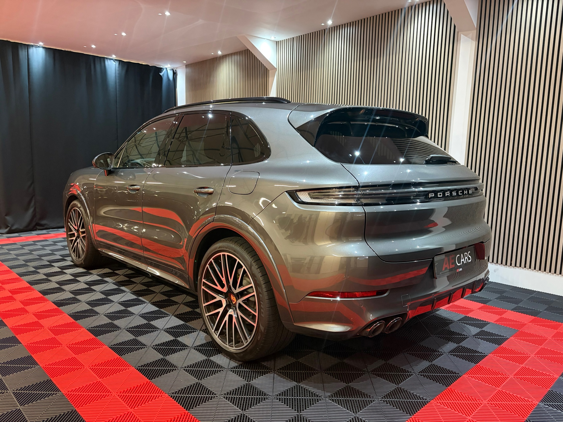 Porsche Cayenne E-hybrid Sport Chrono (2024), foto 14