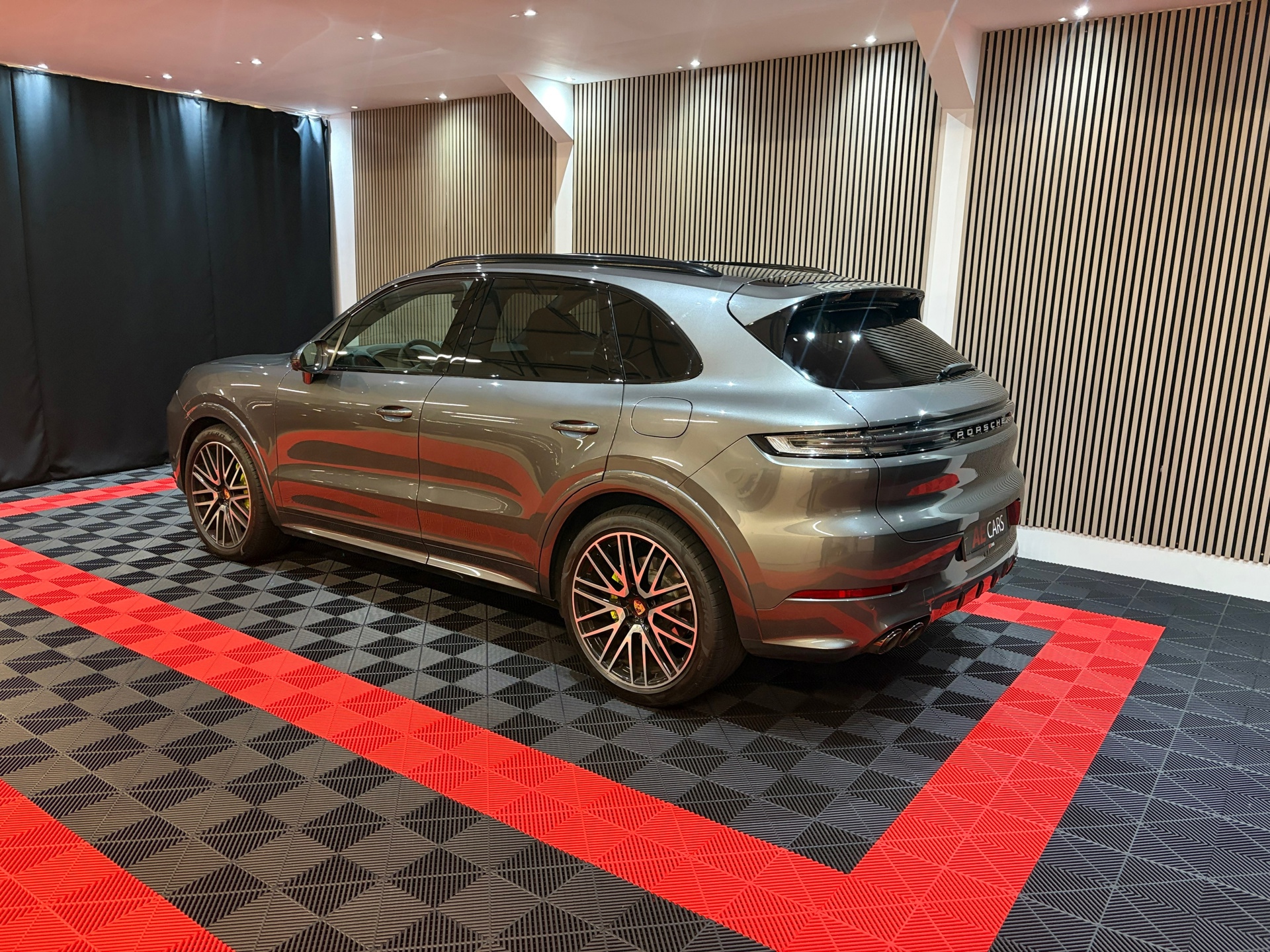 Porsche Cayenne E-hybrid Sport Chrono (2024), foto 15