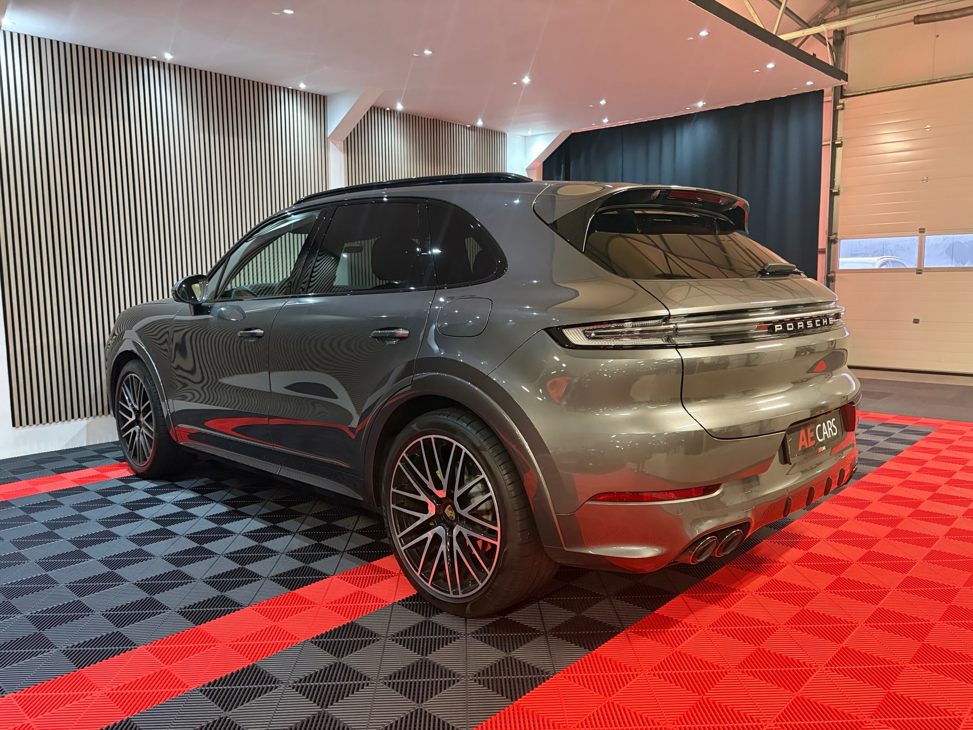 Porsche Cayenne E-hybrid Sport Chrono (2024), foto 18