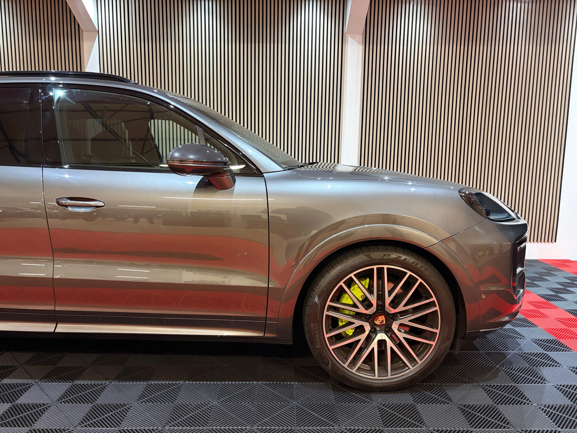 Porsche Cayenne E-hybrid Sport Chrono (2024), foto 3
