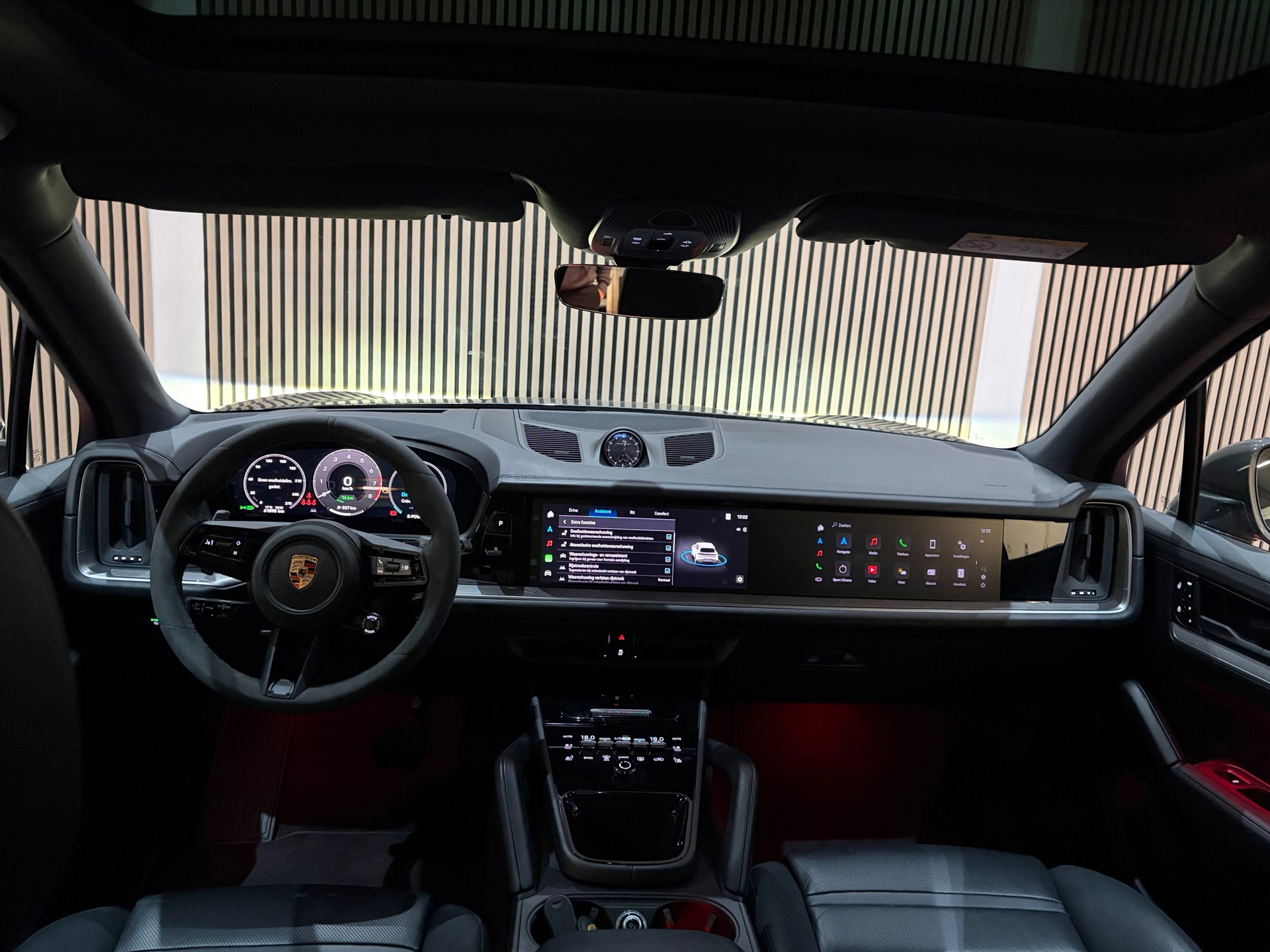 Porsche Cayenne E-hybrid Sport Chrono (2024), foto 28