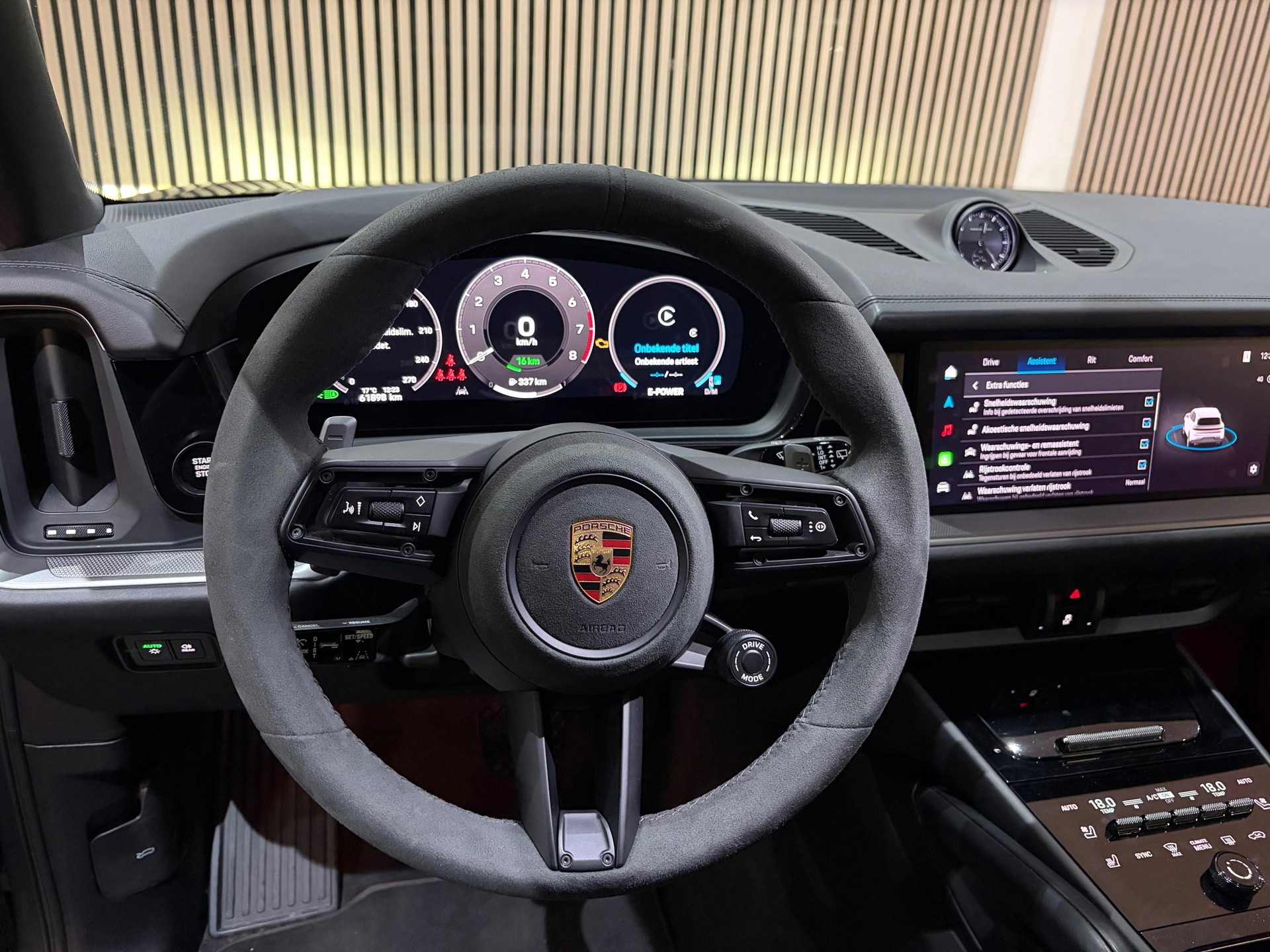 Porsche Cayenne E-hybrid Sport Chrono (2024), foto 30
