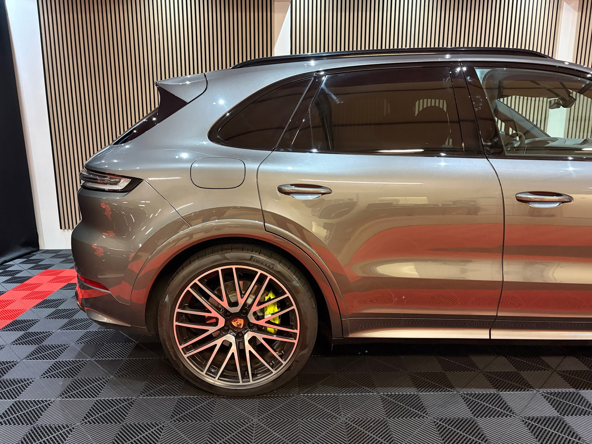 Porsche Cayenne E-hybrid Sport Chrono (2024), foto 4