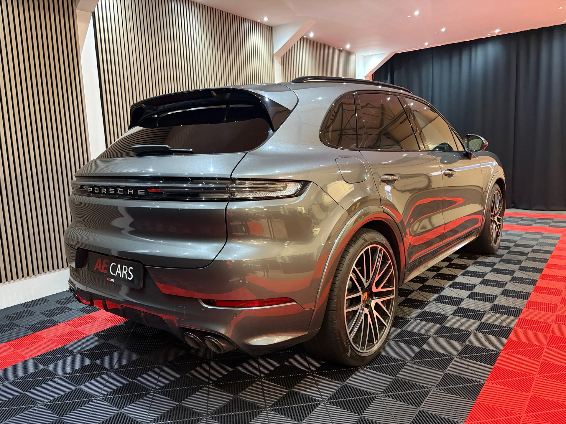 Porsche Cayenne E-hybrid Sport Chrono (2024), foto 5