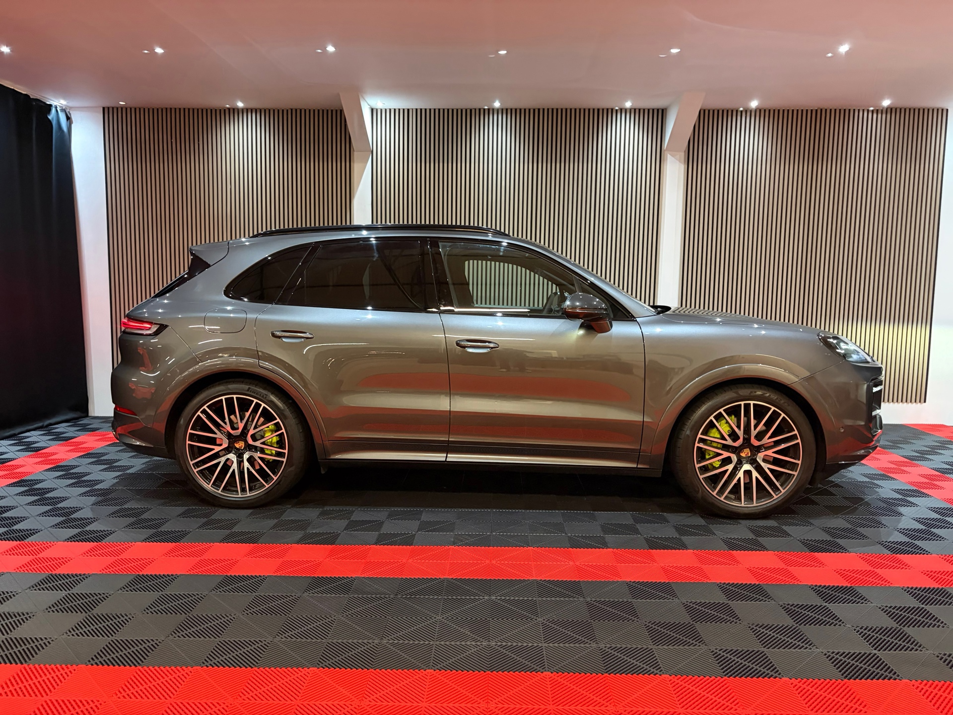 Porsche Cayenne E-hybrid Sport Chrono (2024), foto 7