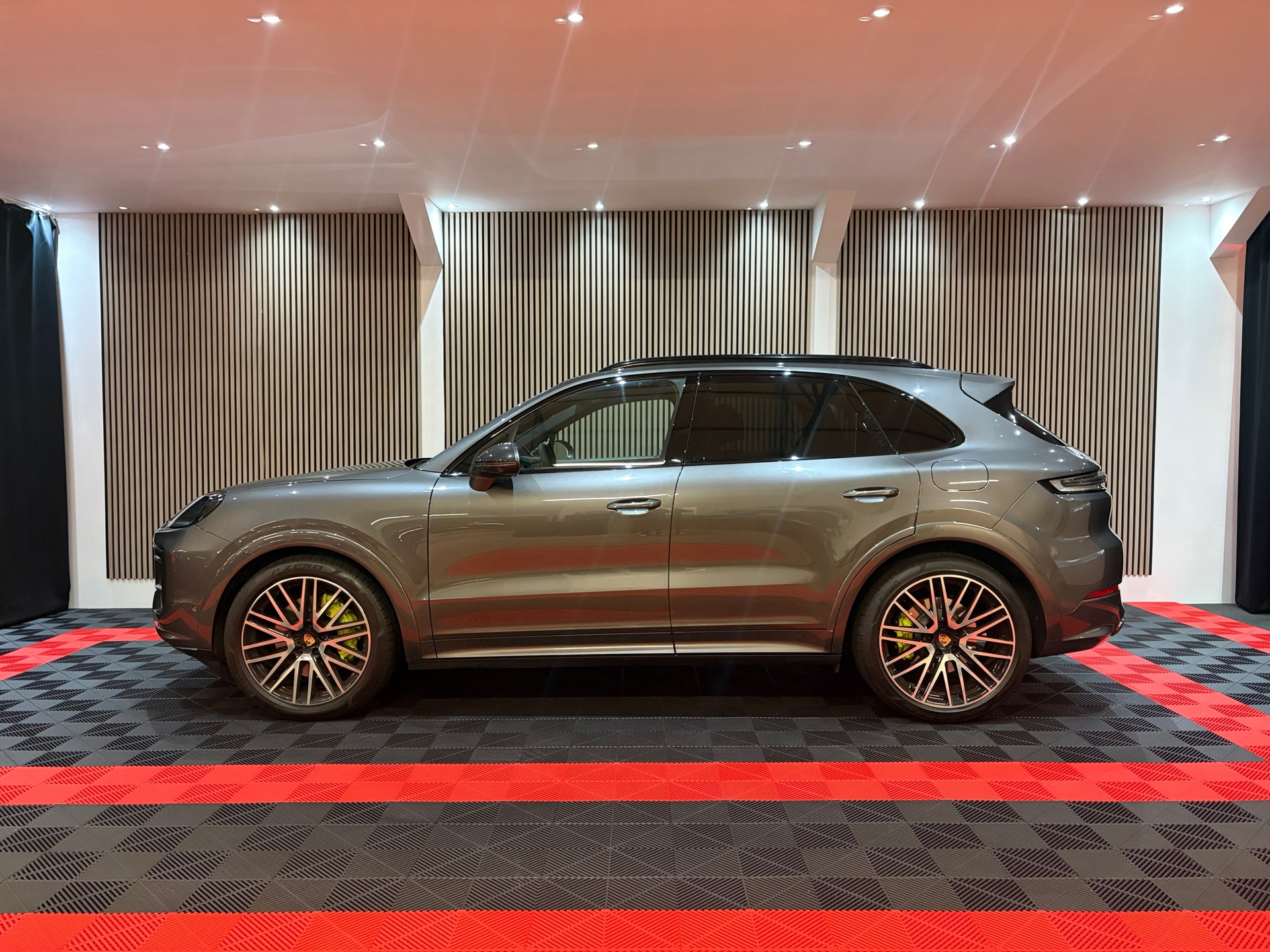 Porsche Cayenne E-hybrid Sport Chrono (2024), foto 8