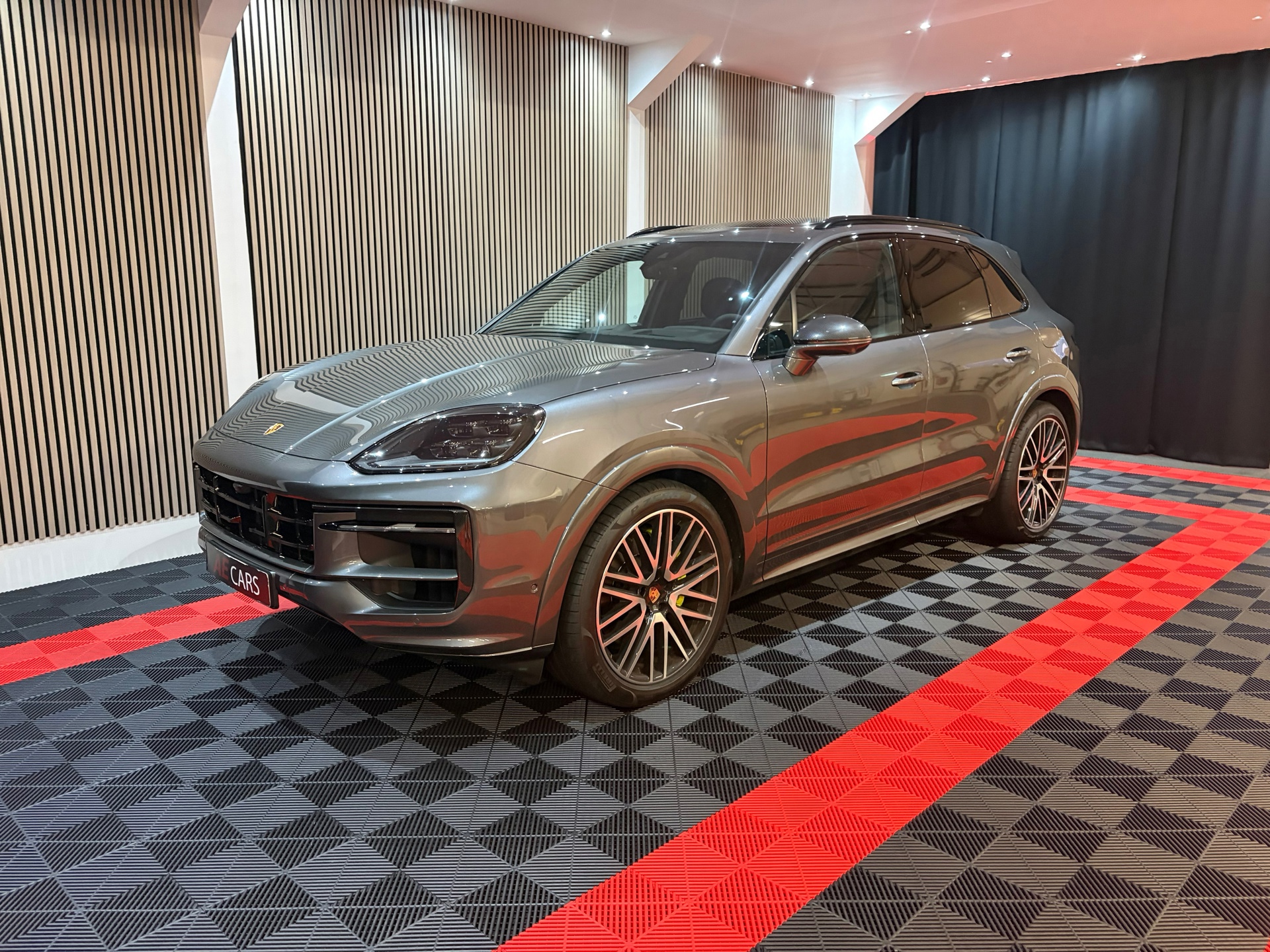 Porsche Cayenne E-hybrid Sport Chrono (2024), foto 9