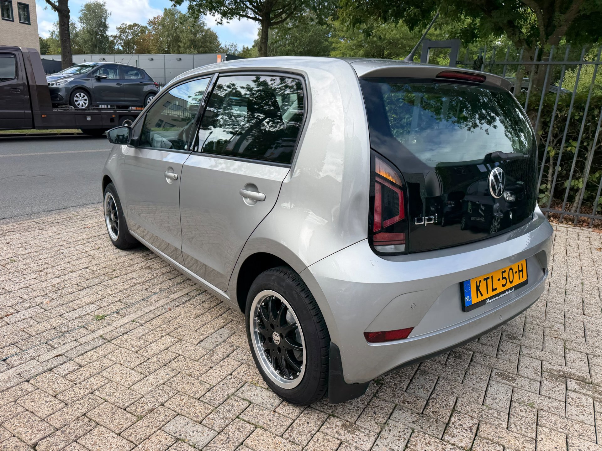 Volkswagen Up! 1.0 high R-Line 5 deurs (2022), foto 11