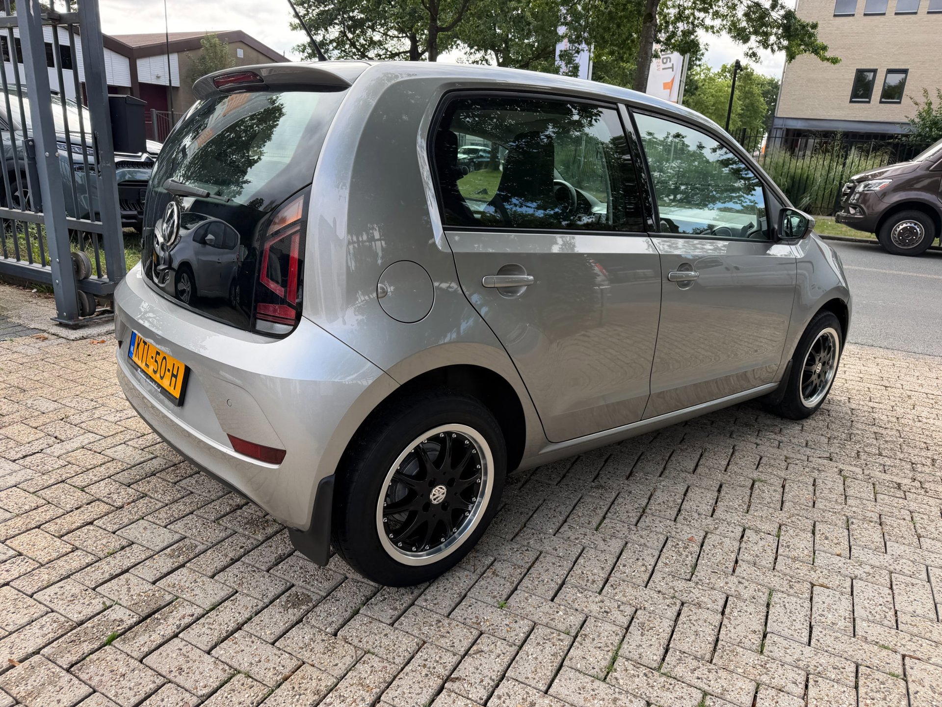 Volkswagen Up! 1.0 high R-Line 5 deurs (2022), foto 16