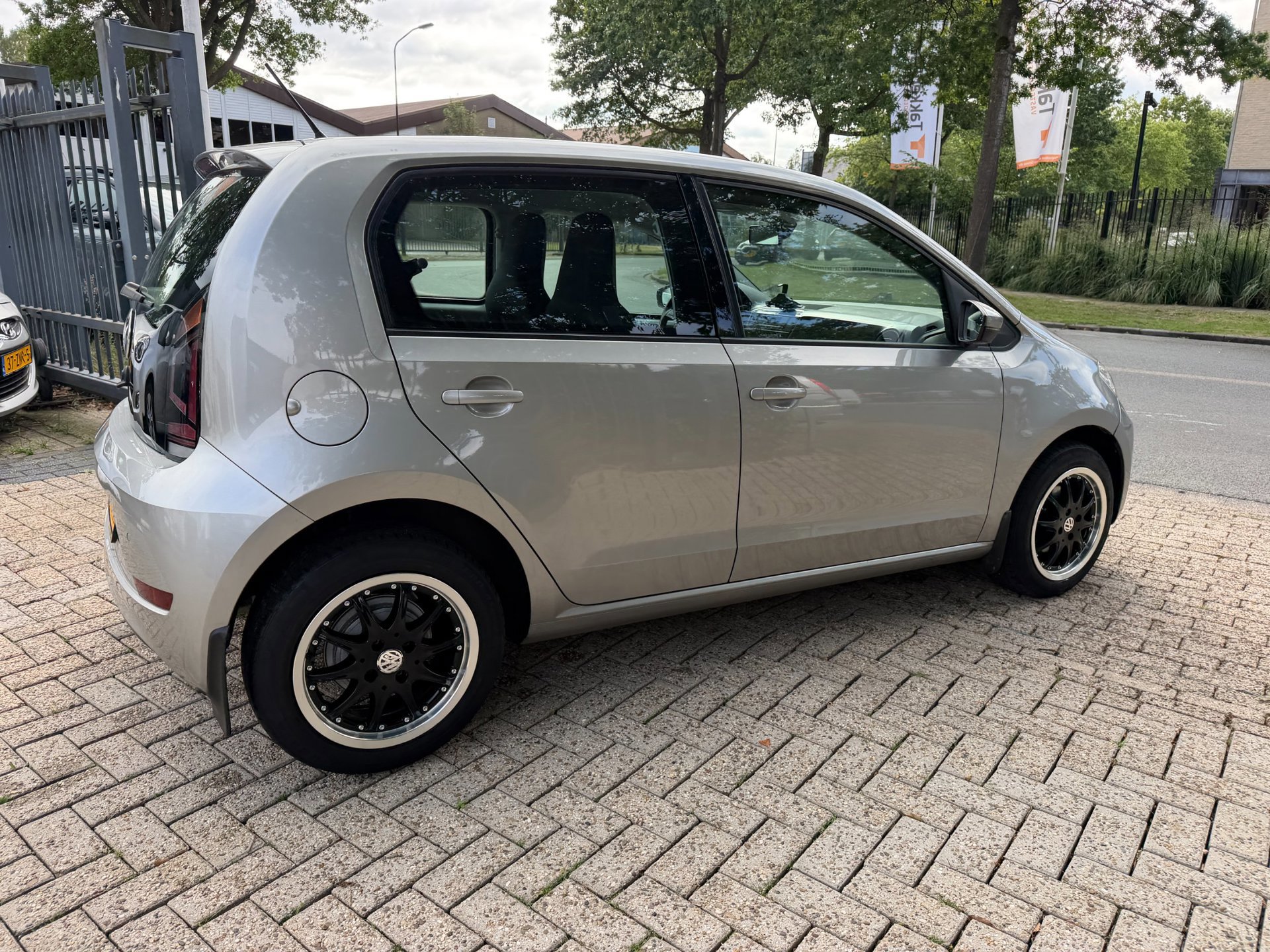 Volkswagen Up! 1.0 high R-Line 5 deurs (2022), foto 17