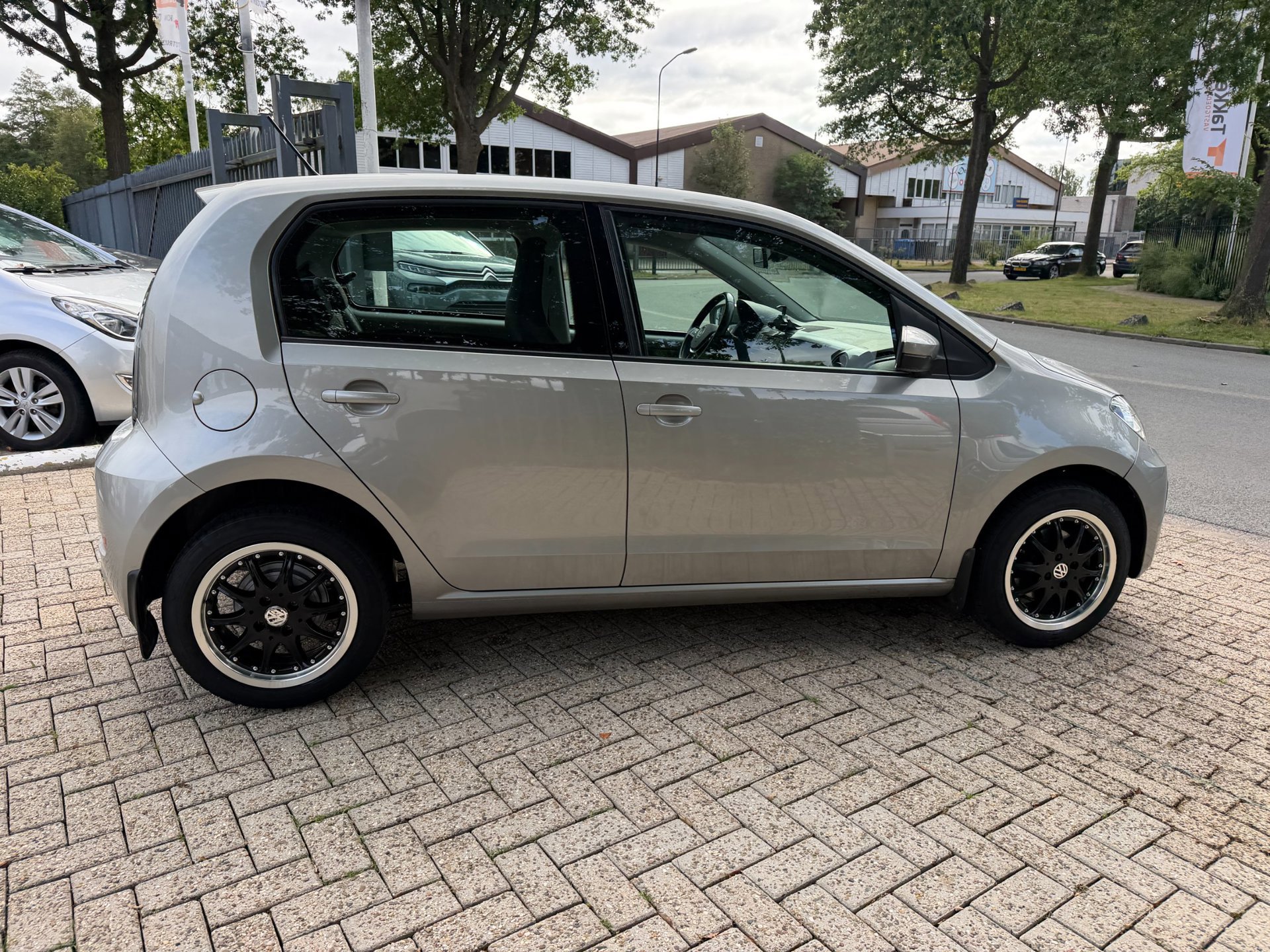 Volkswagen Up! 1.0 high R-Line 5 deurs (2022), foto 18