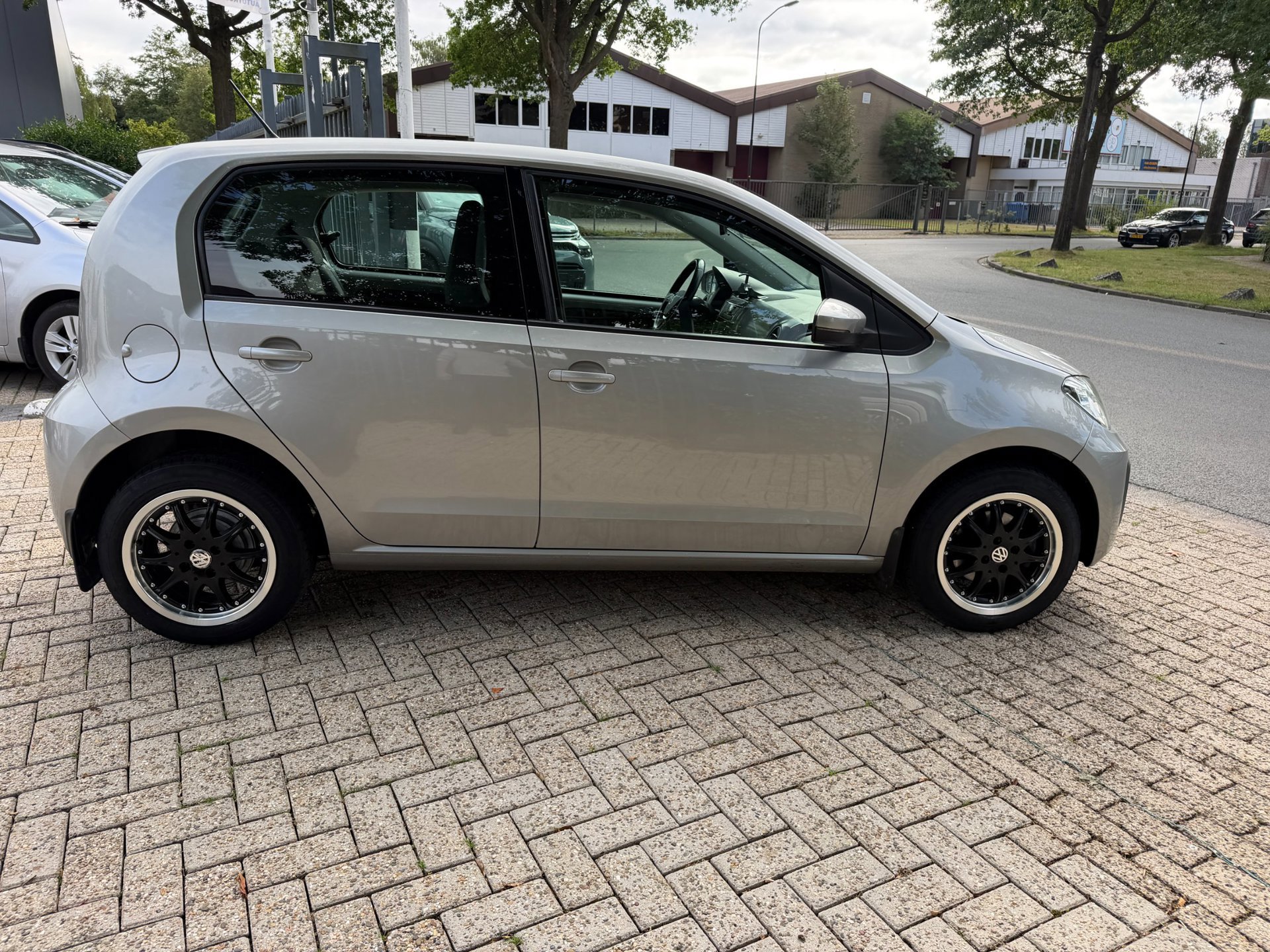 Volkswagen Up! 1.0 high R-Line 5 deurs (2022), foto 19