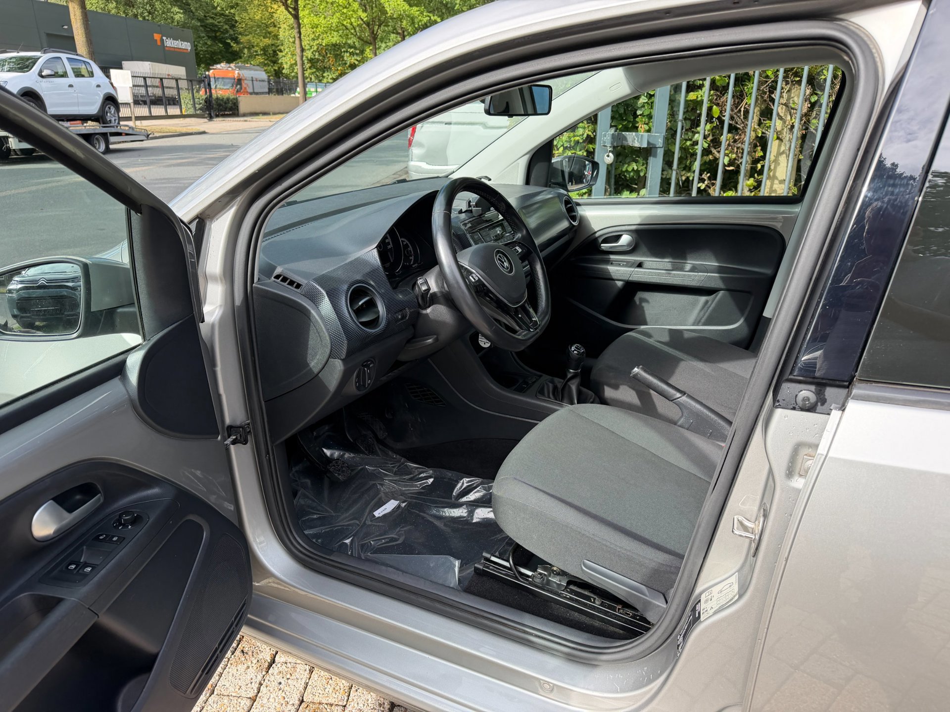 Volkswagen Up! 1.0 high R-Line 5 deurs (2022), foto 21