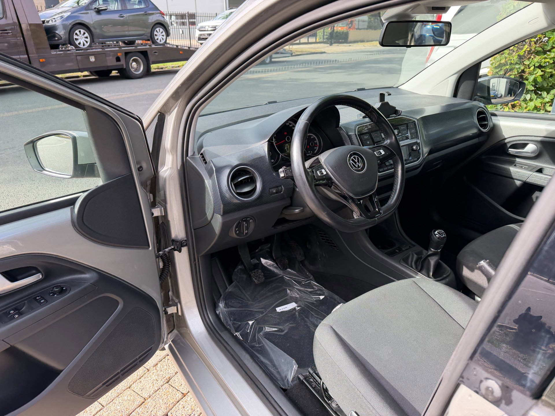 Volkswagen Up! 1.0 high R-Line 5 deurs (2022), foto 22
