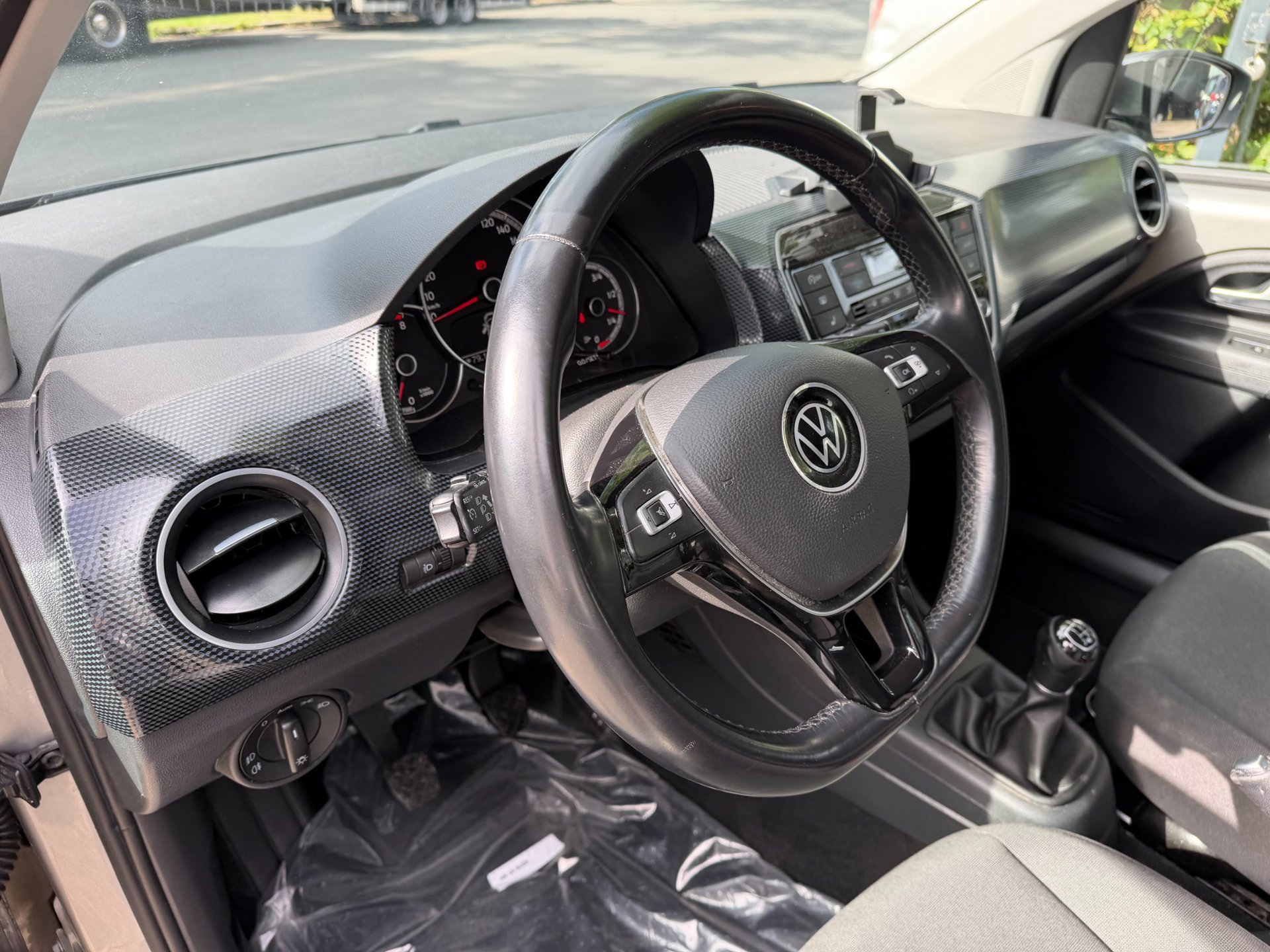 Volkswagen Up! 1.0 high R-Line 5 deurs (2022), foto 23
