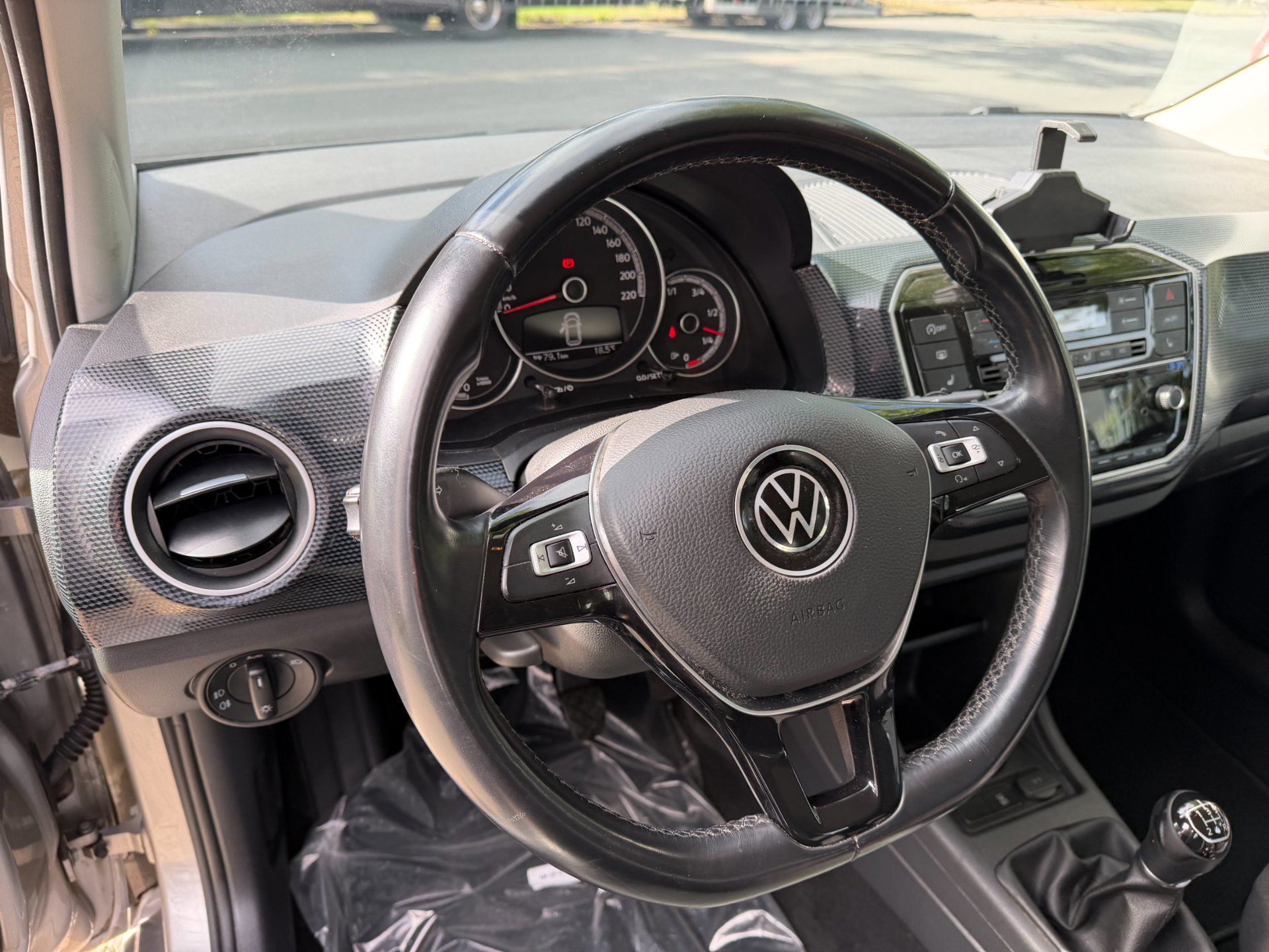 Volkswagen Up! 1.0 high R-Line 5 deurs (2022), foto 24
