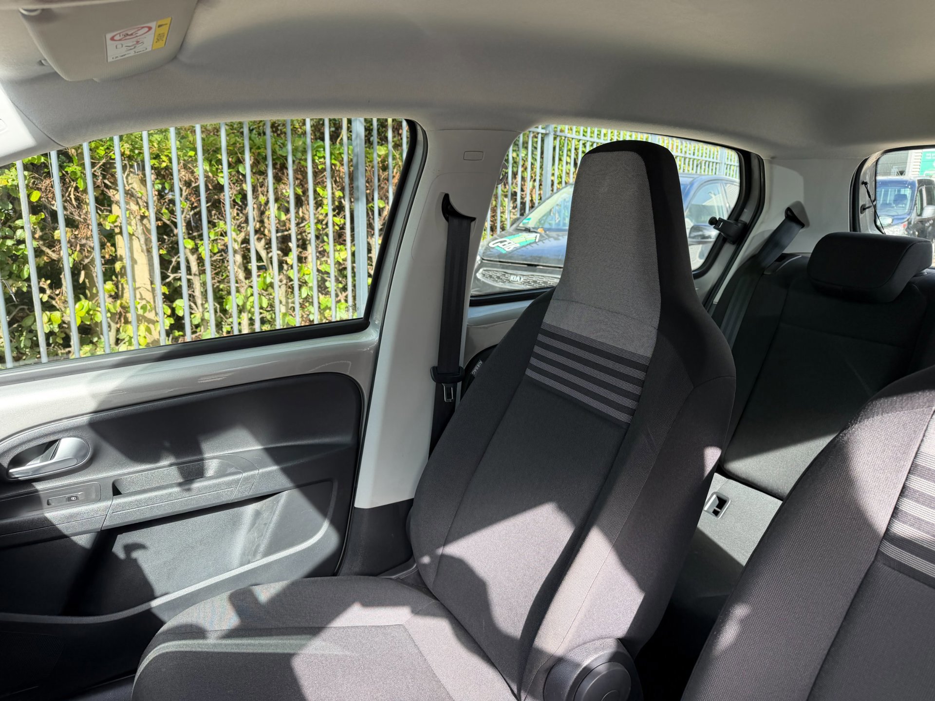 Volkswagen Up! 1.0 high R-Line 5 deurs (2022), foto 27