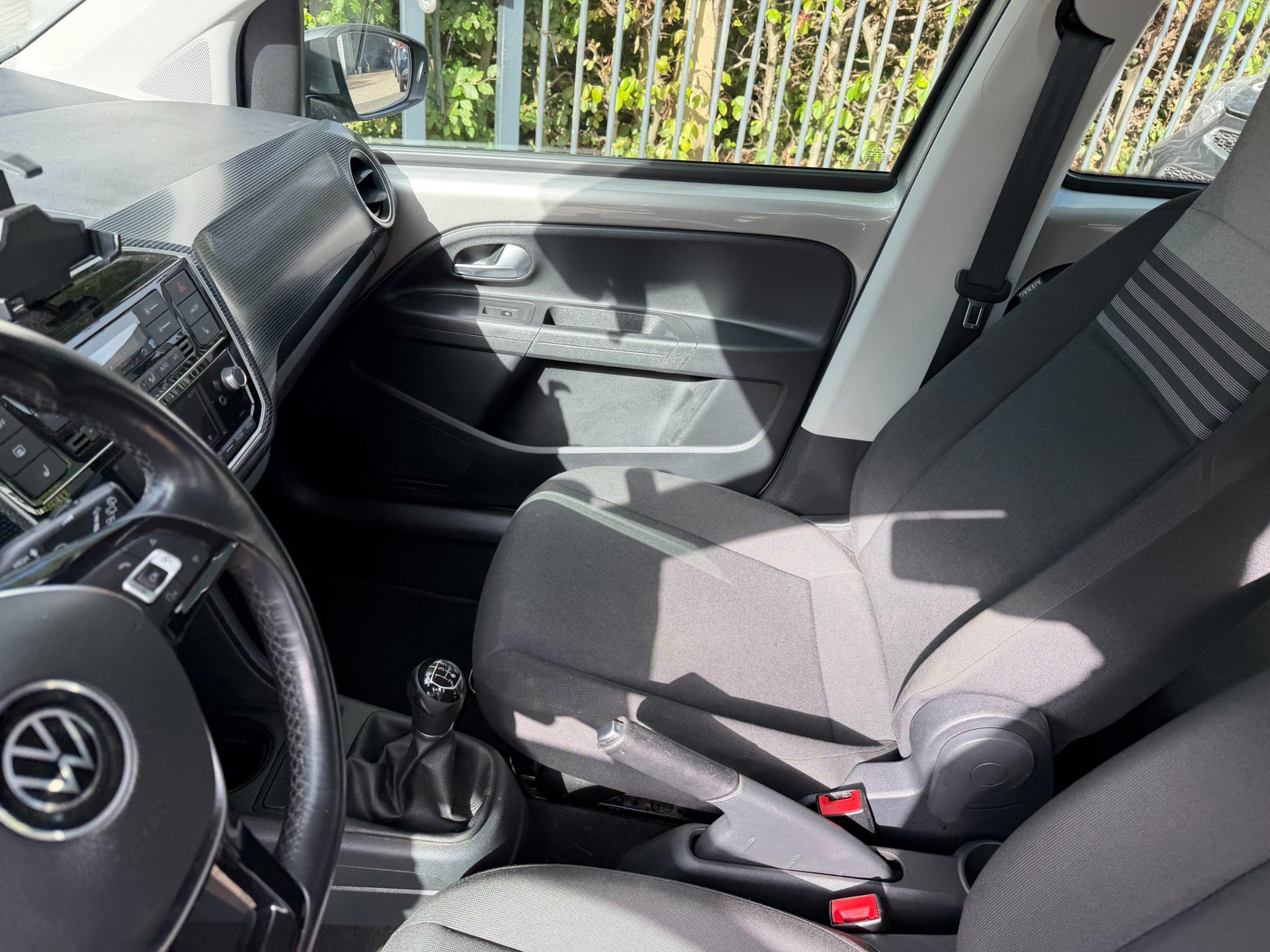 Volkswagen Up! 1.0 high R-Line 5 deurs (2022), foto 28