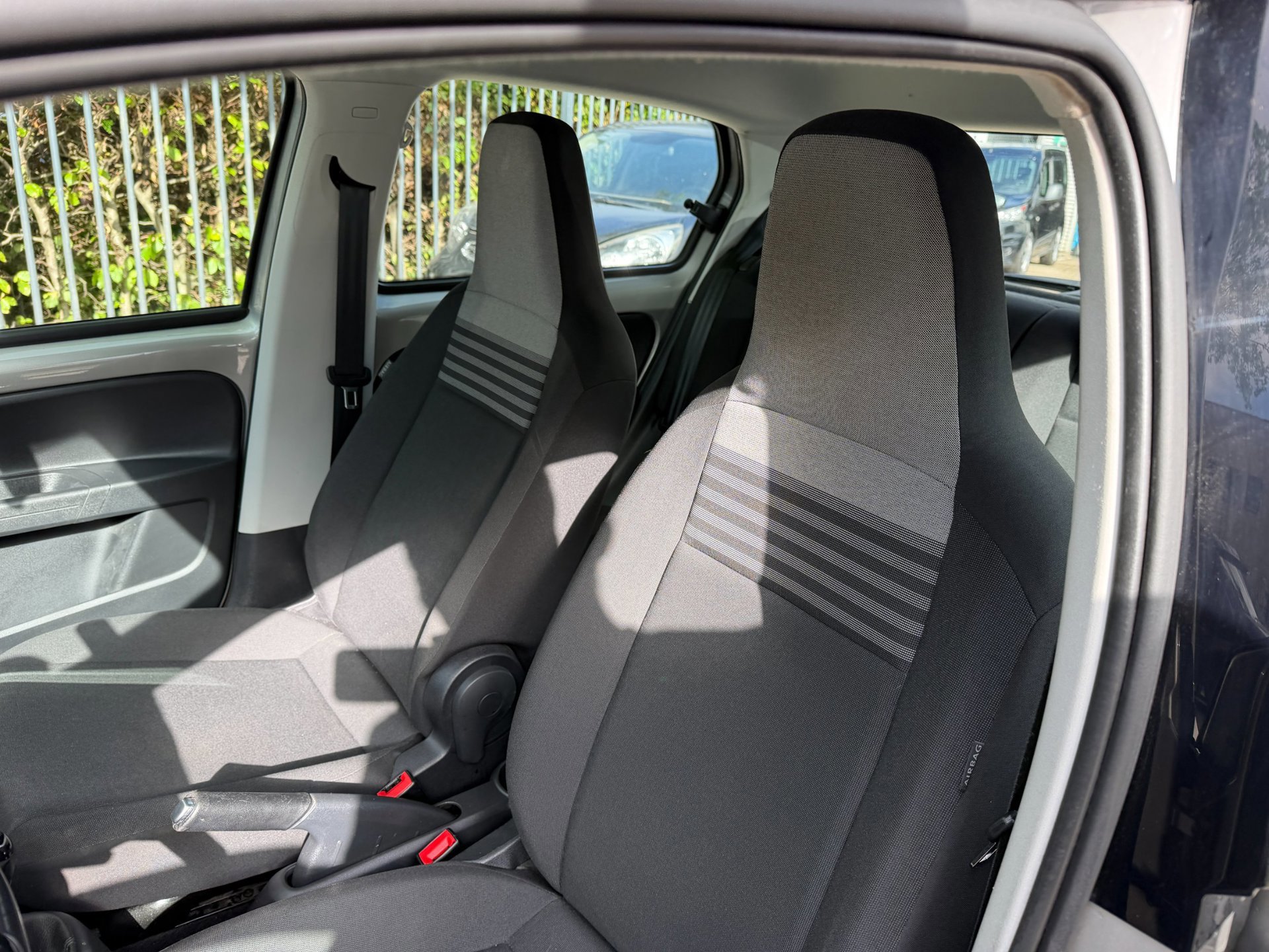 Volkswagen Up! 1.0 high R-Line 5 deurs (2022), foto 29