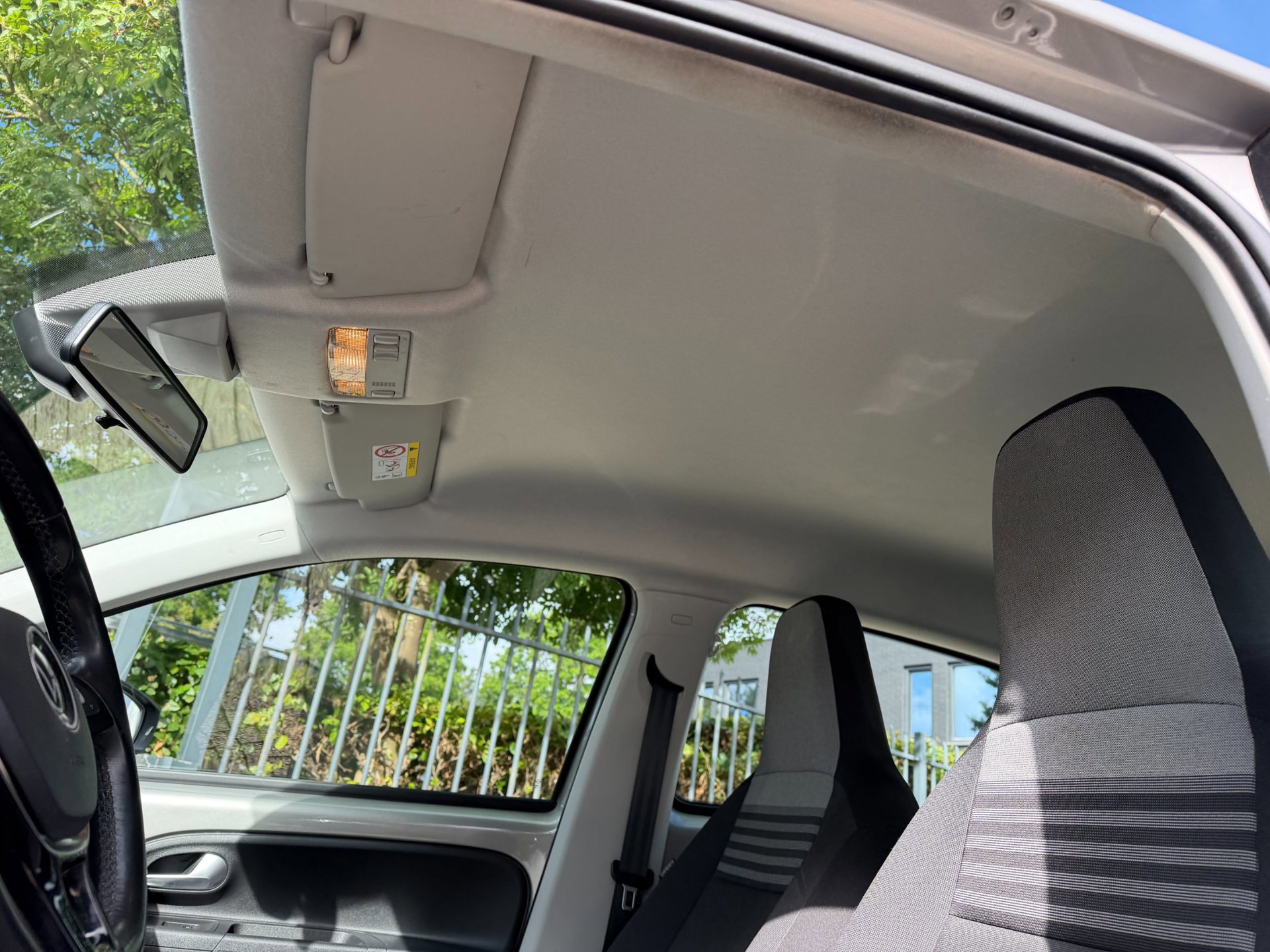 Volkswagen Up! 1.0 high R-Line 5 deurs (2022), foto 31