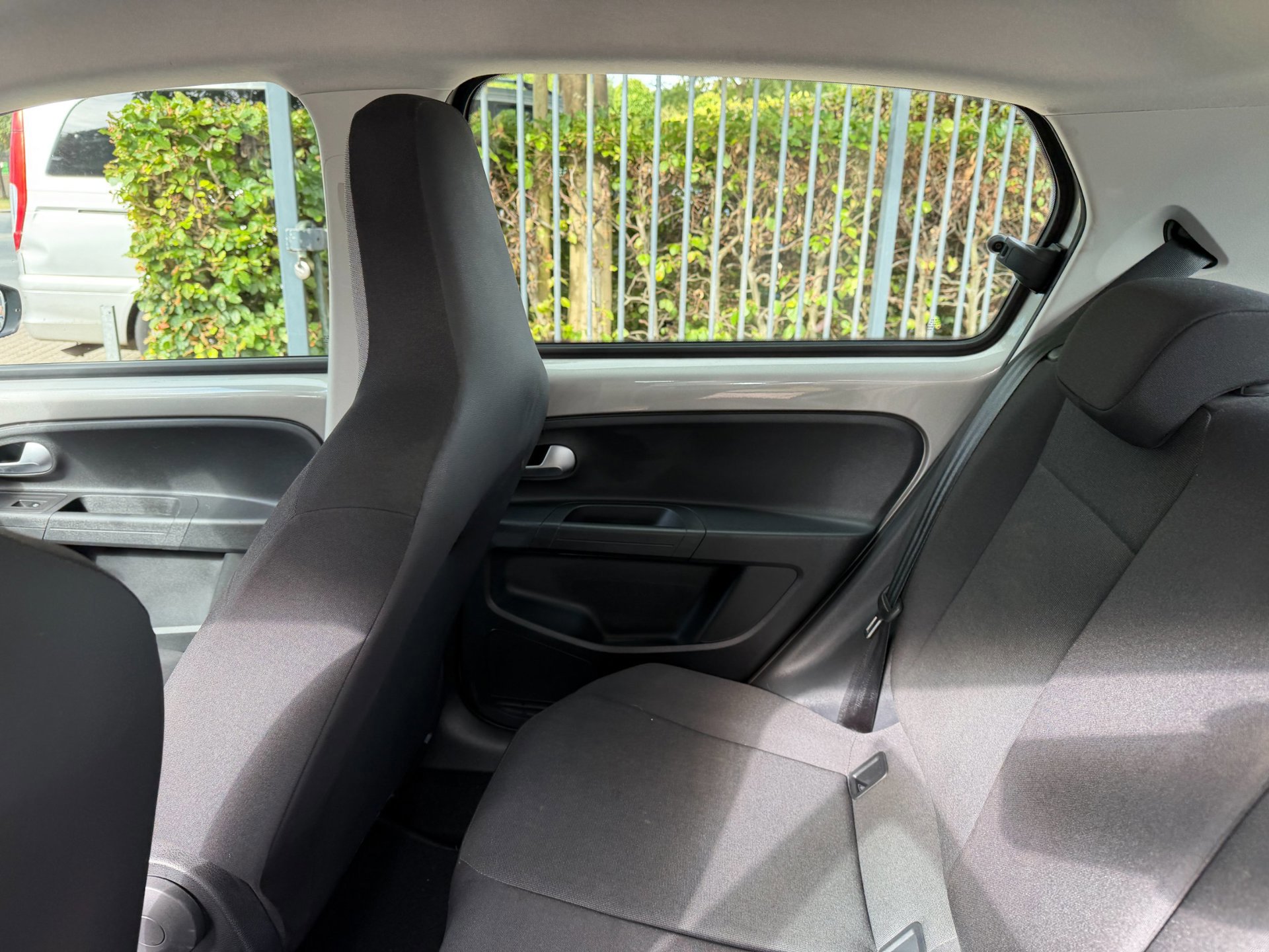 Volkswagen Up! 1.0 high R-Line 5 deurs (2022), foto 35