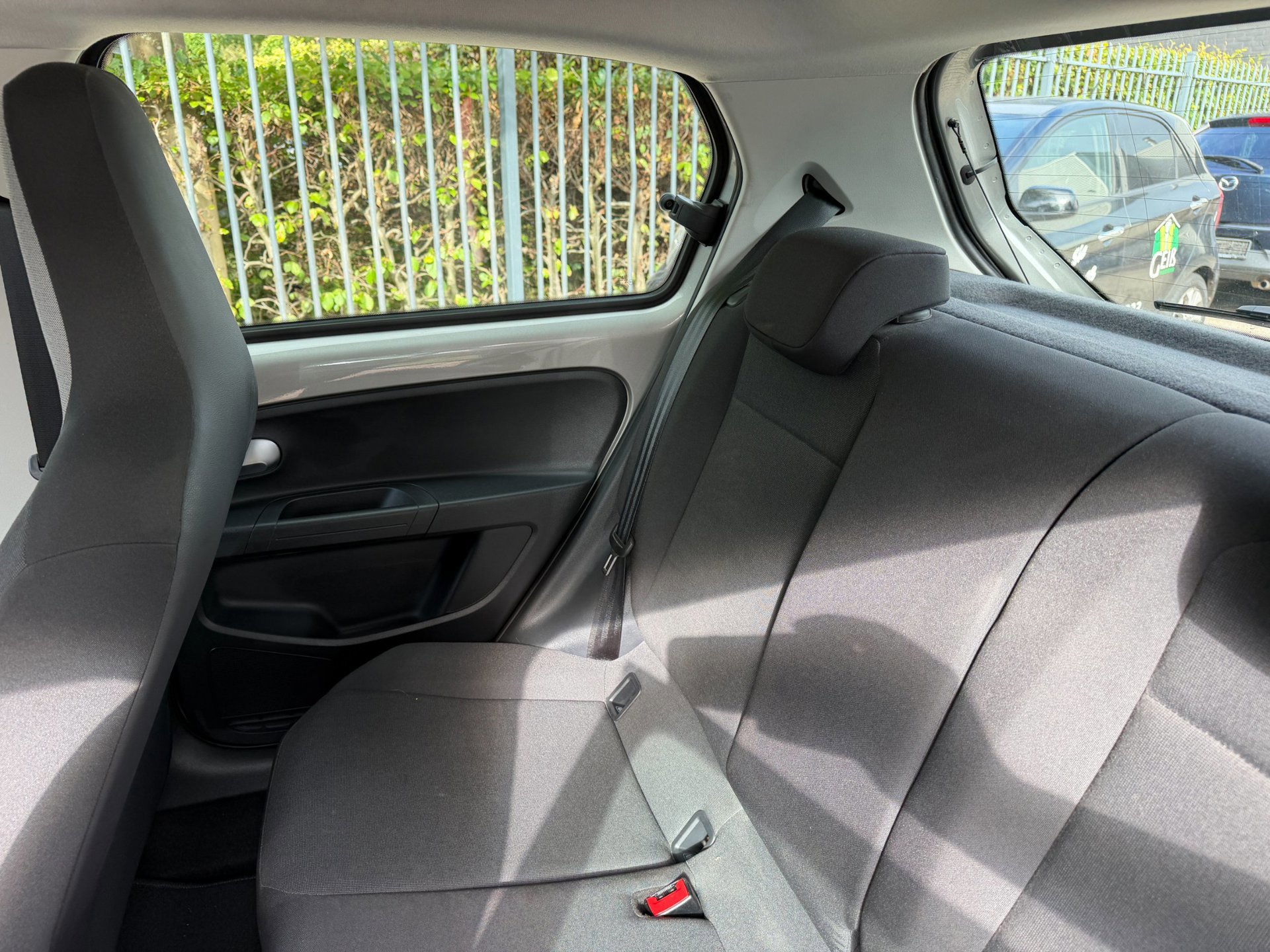 Volkswagen Up! 1.0 high R-Line 5 deurs (2022), foto 36