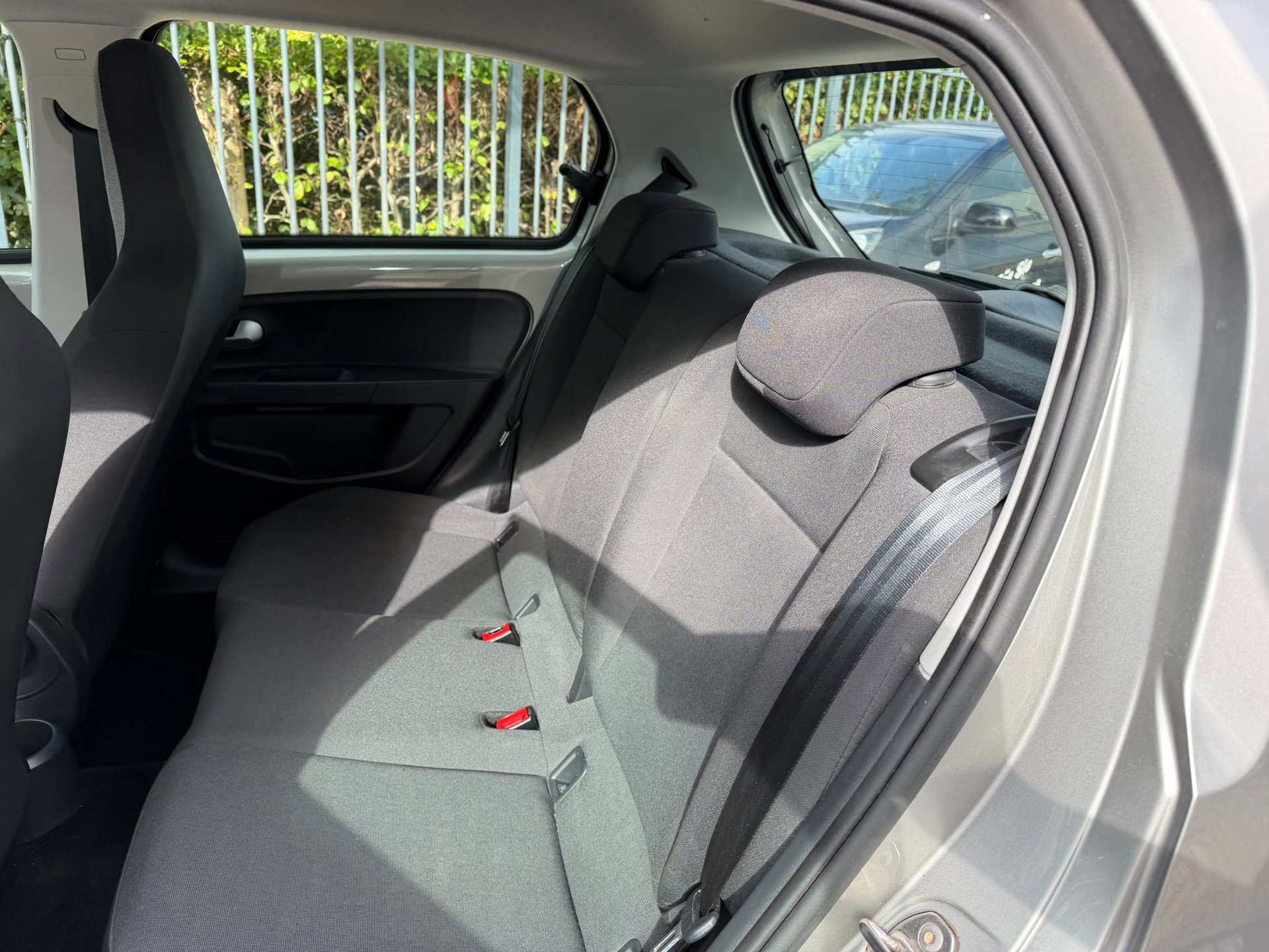 Volkswagen Up! 1.0 high R-Line 5 deurs (2022), foto 37
