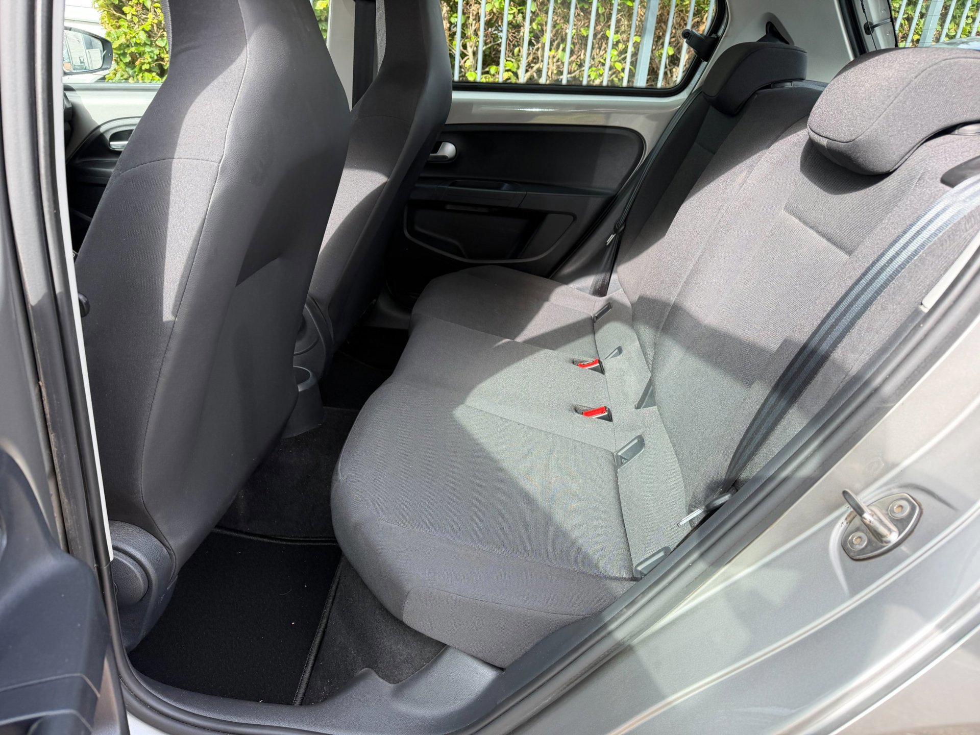 Volkswagen Up! 1.0 high R-Line 5 deurs (2022), foto 38