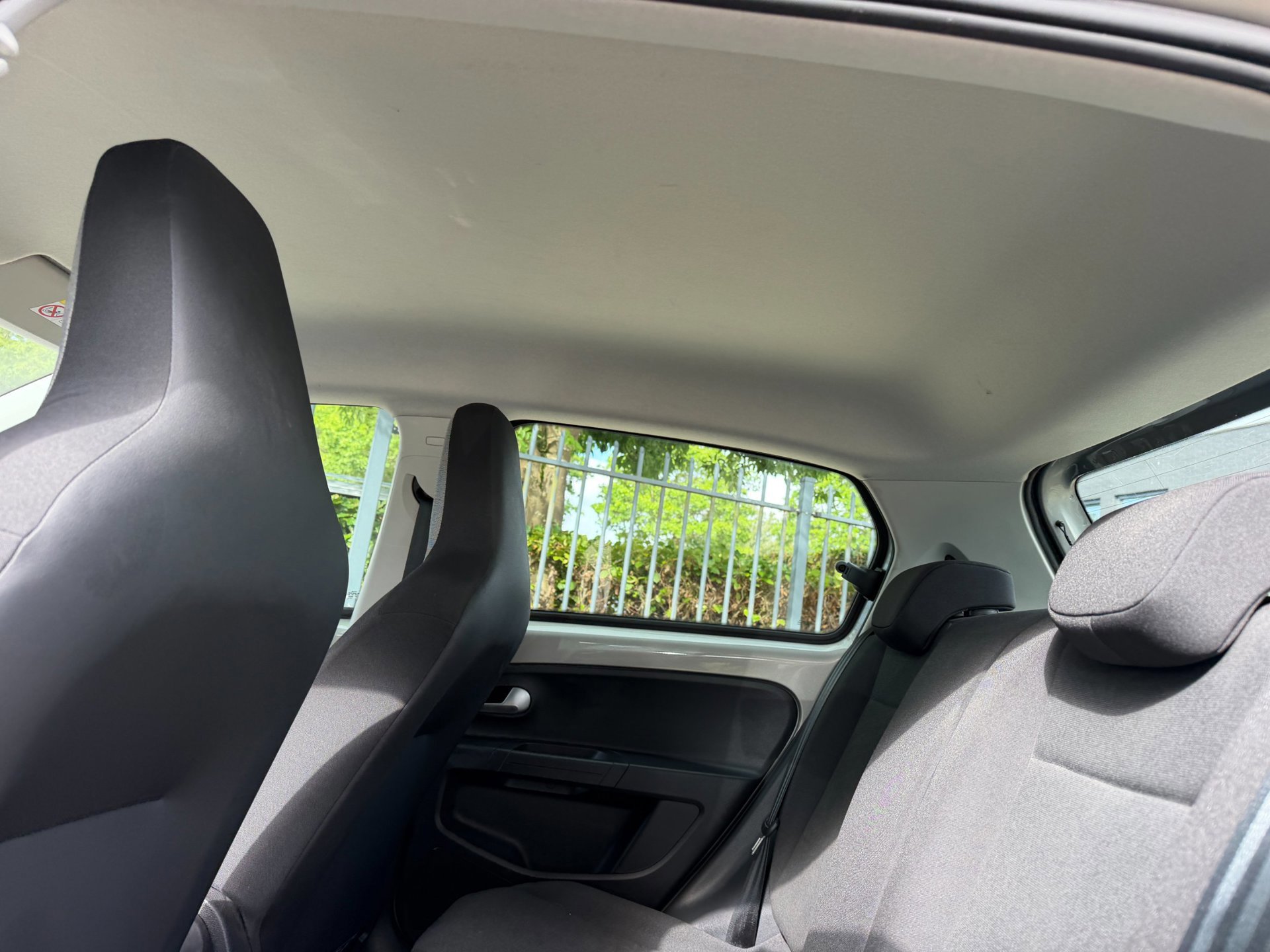 Volkswagen Up! 1.0 high R-Line 5 deurs (2022), foto 39