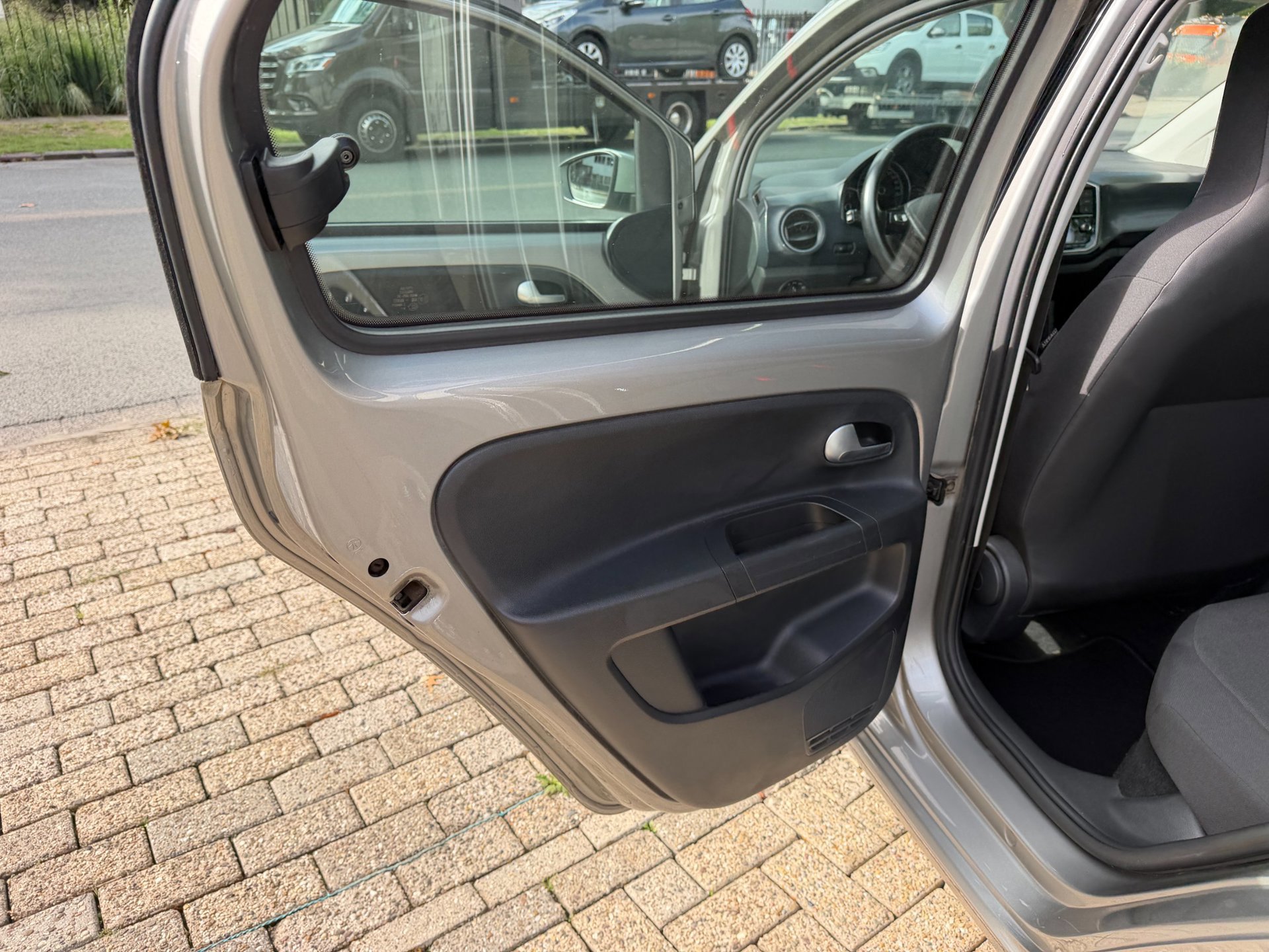 Volkswagen Up! 1.0 high R-Line 5 deurs (2022), foto 40