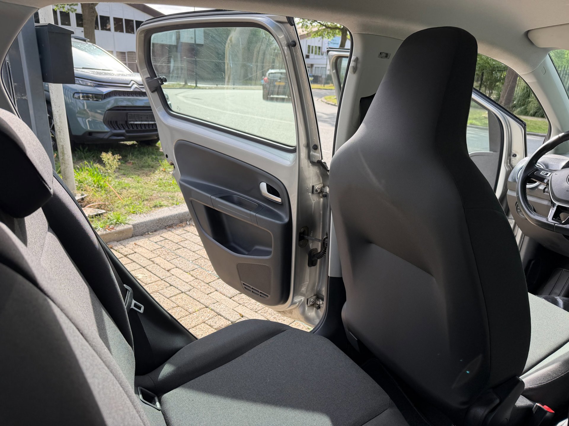 Volkswagen Up! 1.0 high R-Line 5 deurs (2022), foto 46
