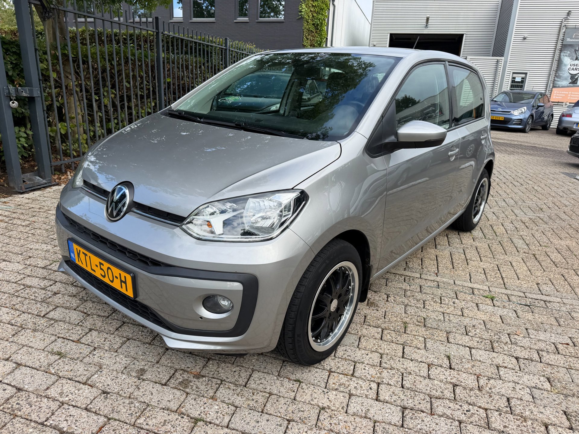 Volkswagen Up! 1.0 high R-Line 5 deurs (2022), foto 6
