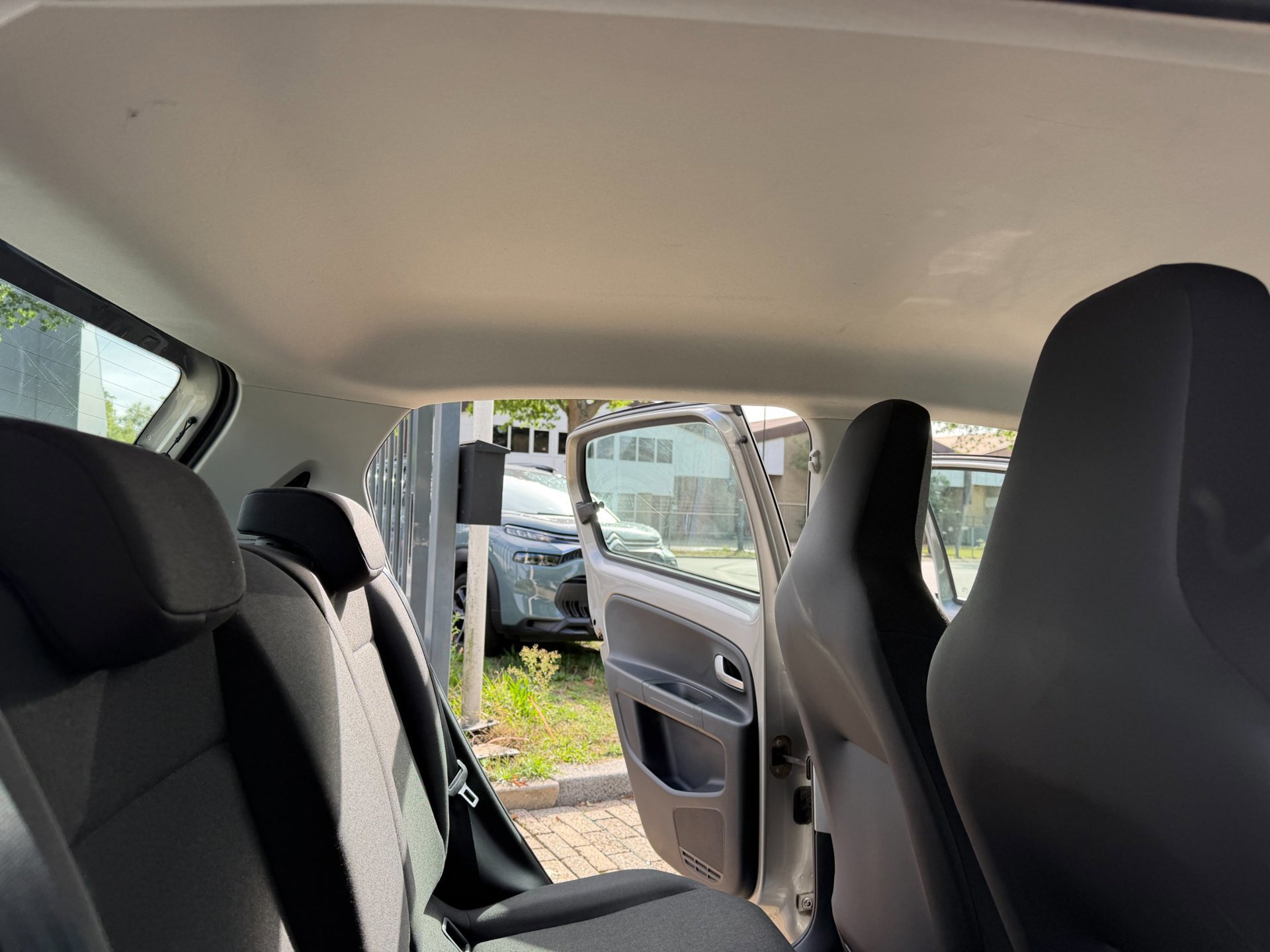 Volkswagen Up! 1.0 high R-Line 5 deurs (2022), foto 51