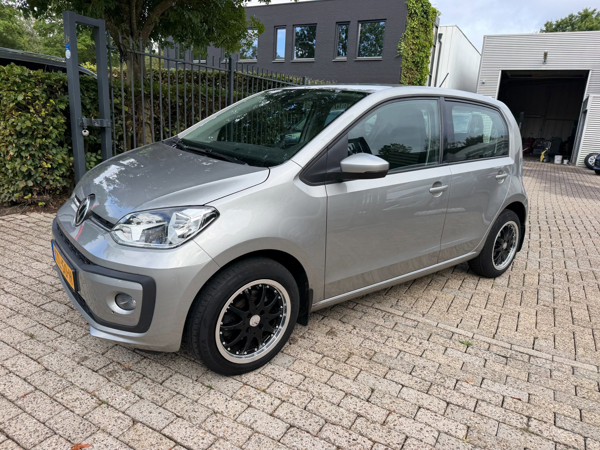 Volkswagen Up! 1.0 high R-Line 5 deurs (2022), foto 7