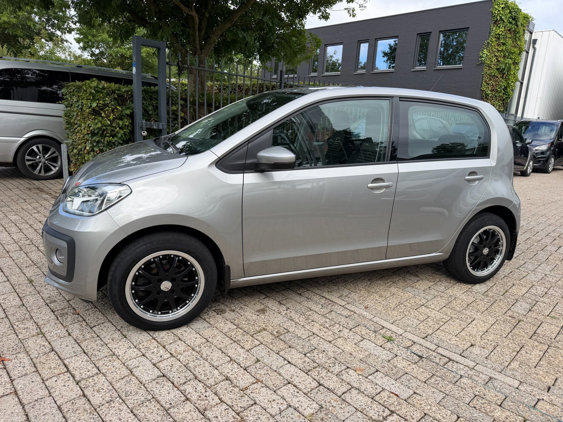 Volkswagen Up! 1.0 high R-Line 5 deurs (2022), foto 8