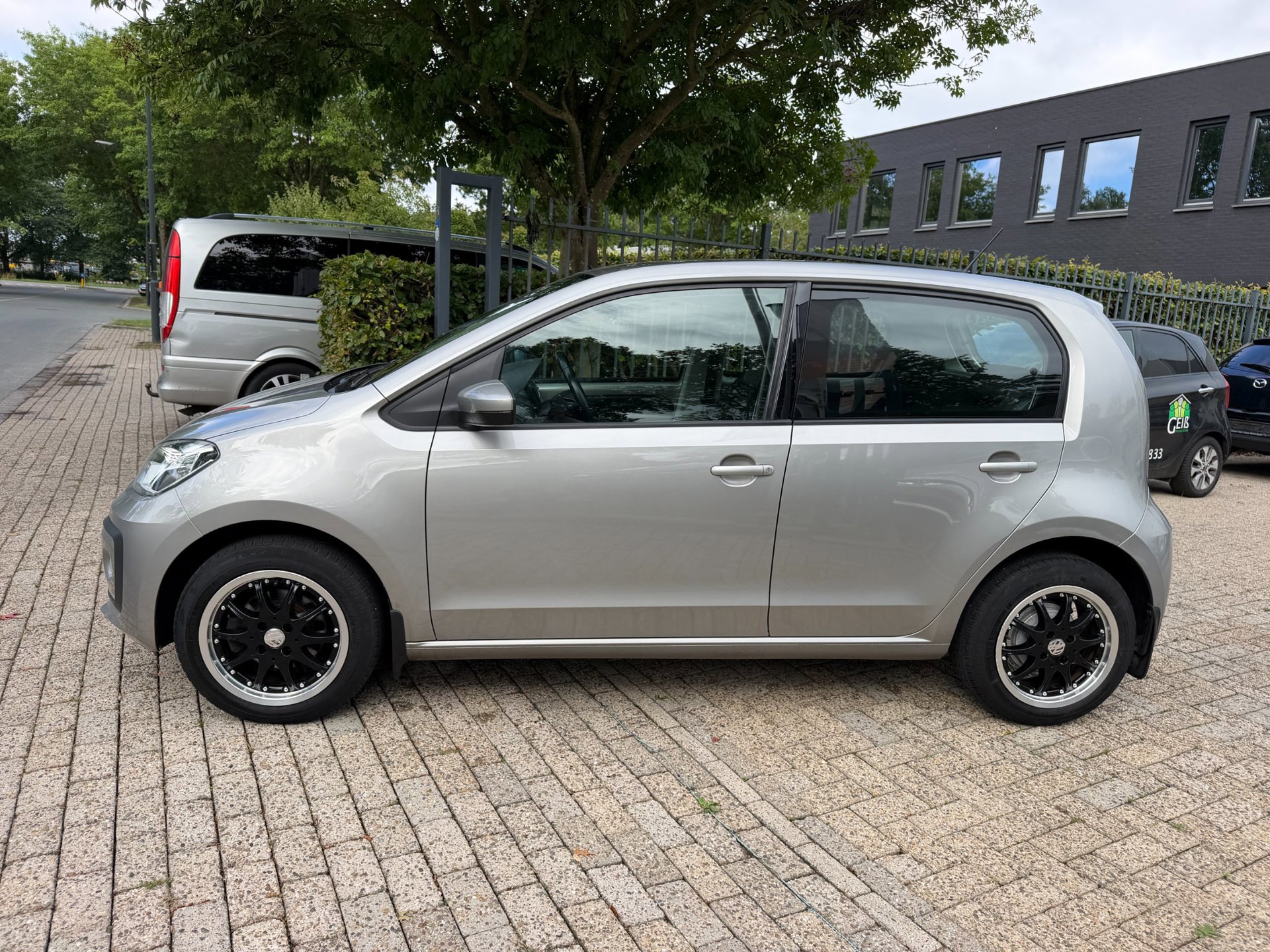 Volkswagen Up! 1.0 high R-Line 5 deurs (2022), foto 9
